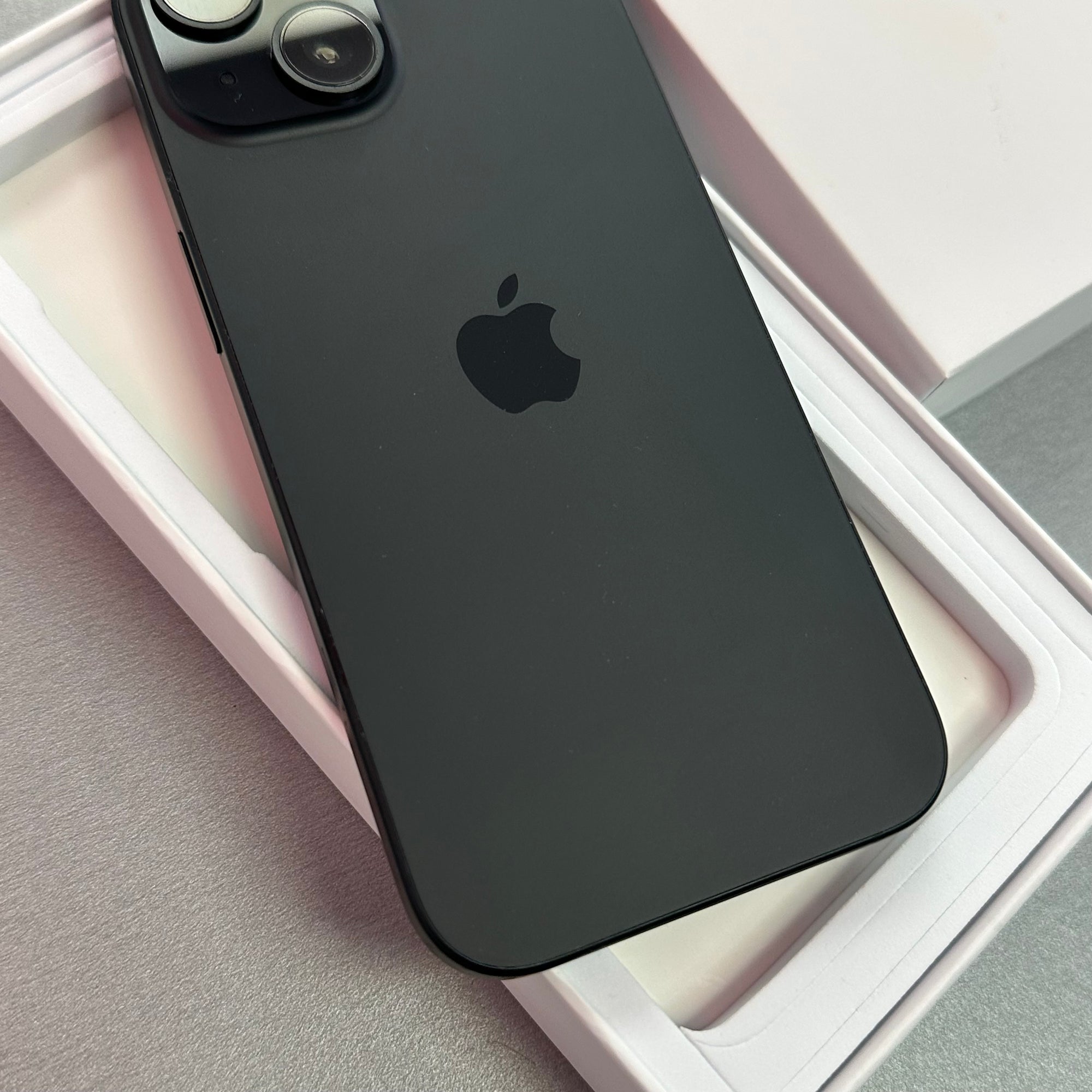 Apple iPhone 15 128GB Space Black - 100% Battery Health