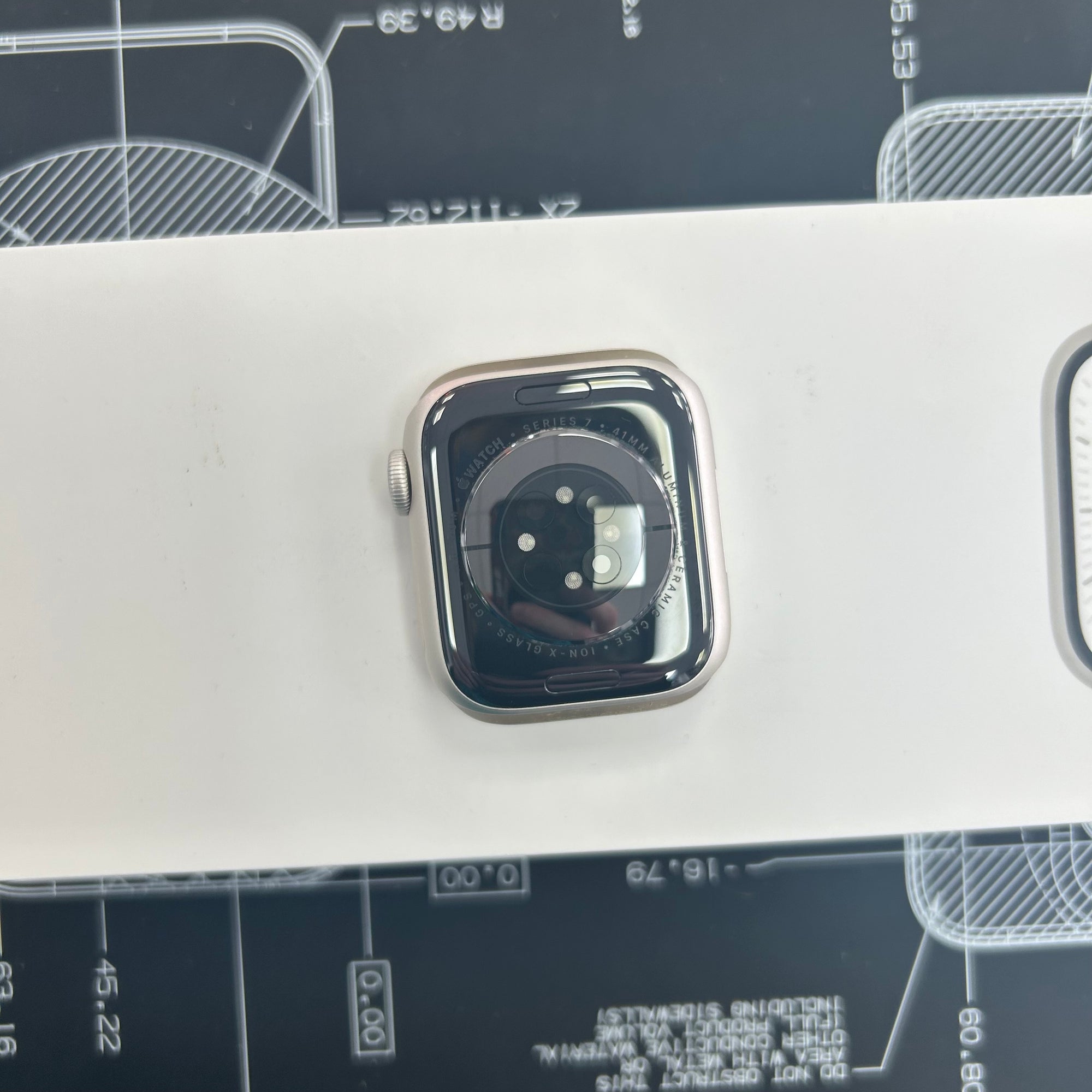 Apple Watch Series 7, 41mm GPS Starlight Aluminium Case