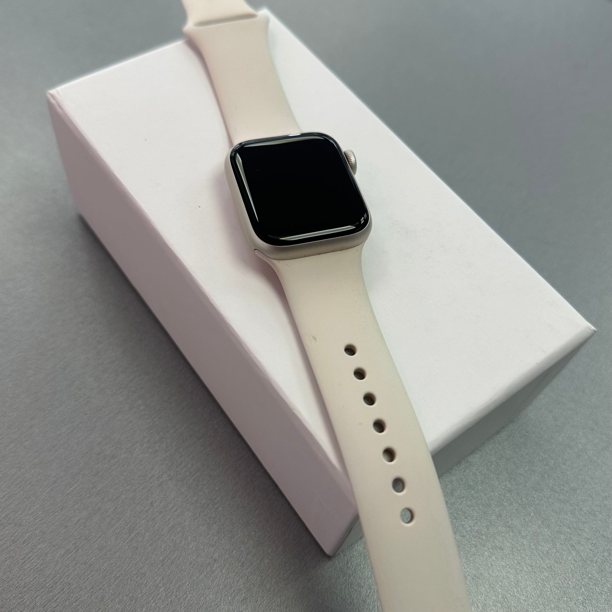 Apple Watch SE (2nd Gen) 2022 GPS - 40mm, Starlight Aluminium Case