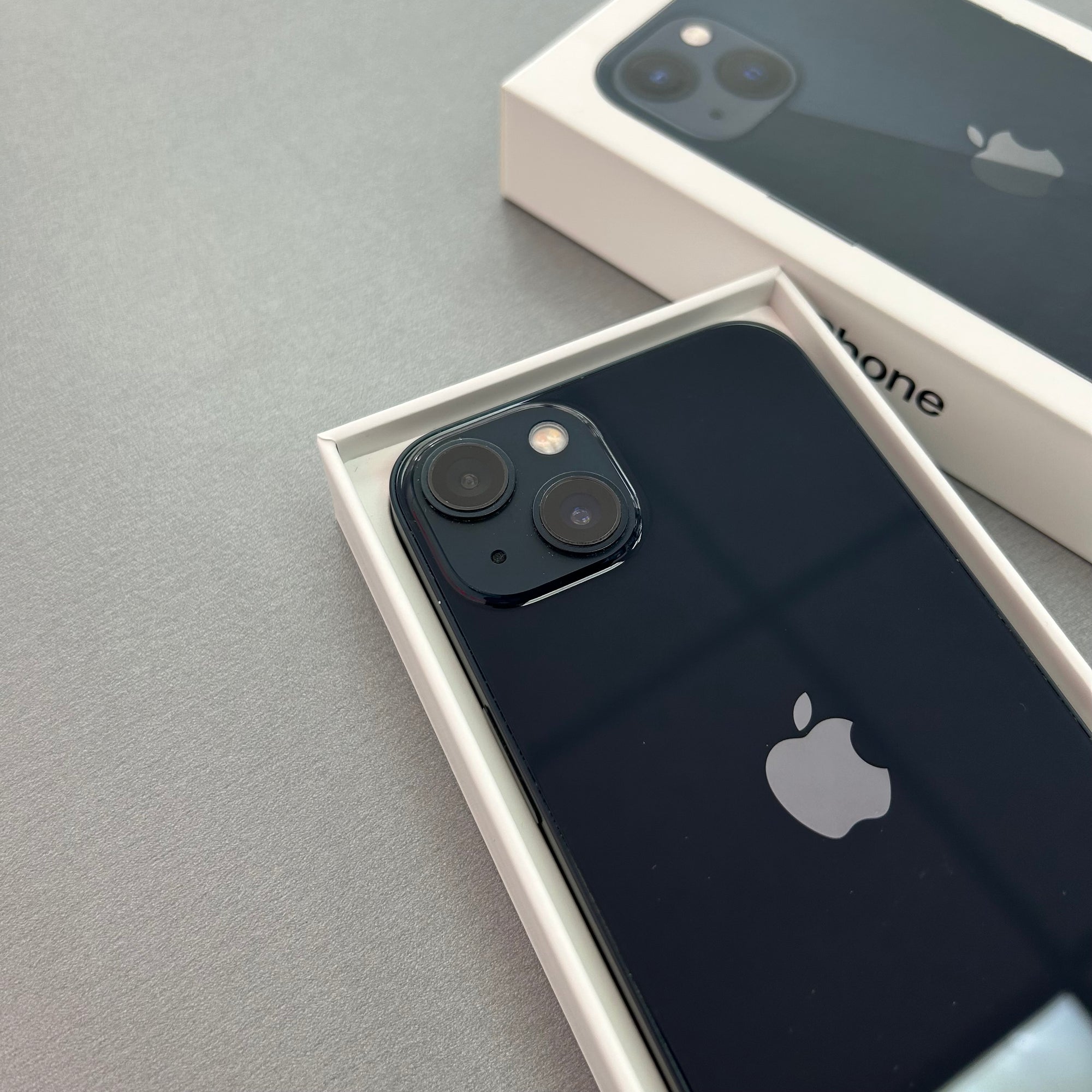 Apple iPhone 13 128GB Midnight - 100% Battery Health