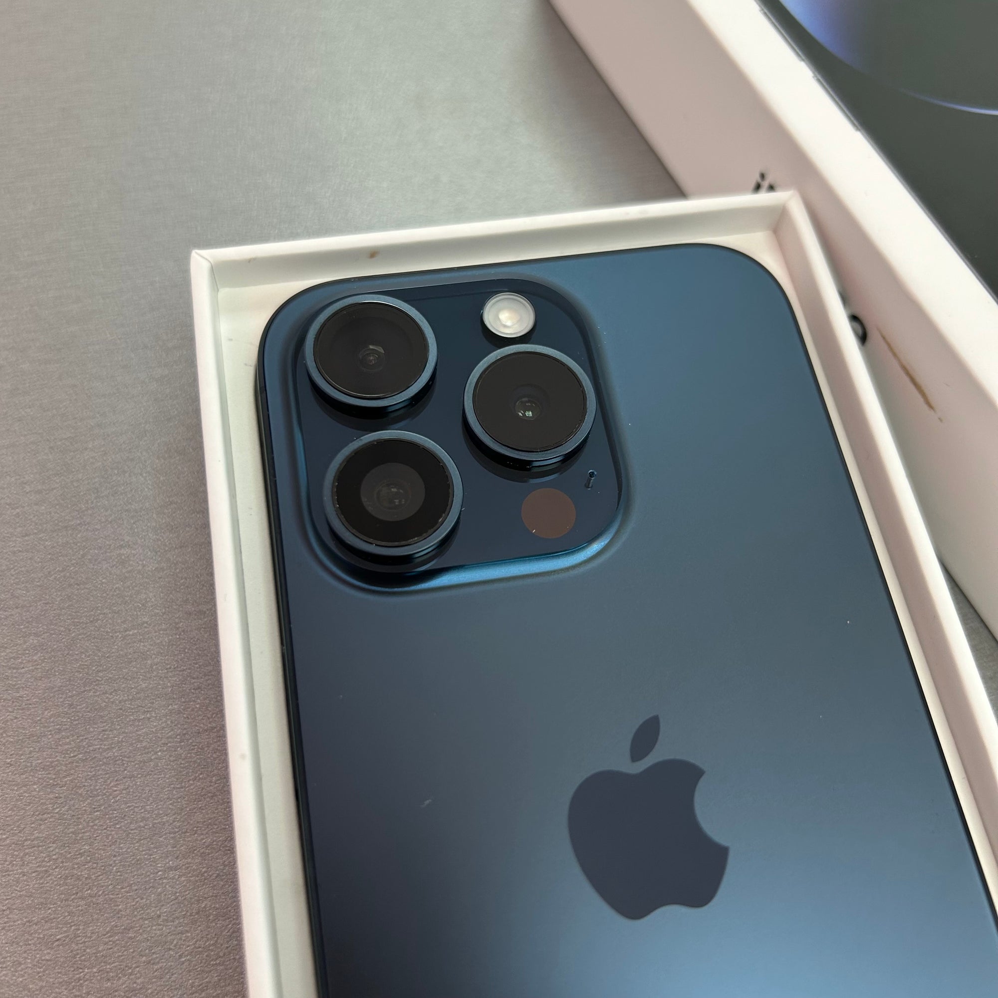 Apple iPhone 15 Pro 128GB Blue Titanium - 100% Battery Health