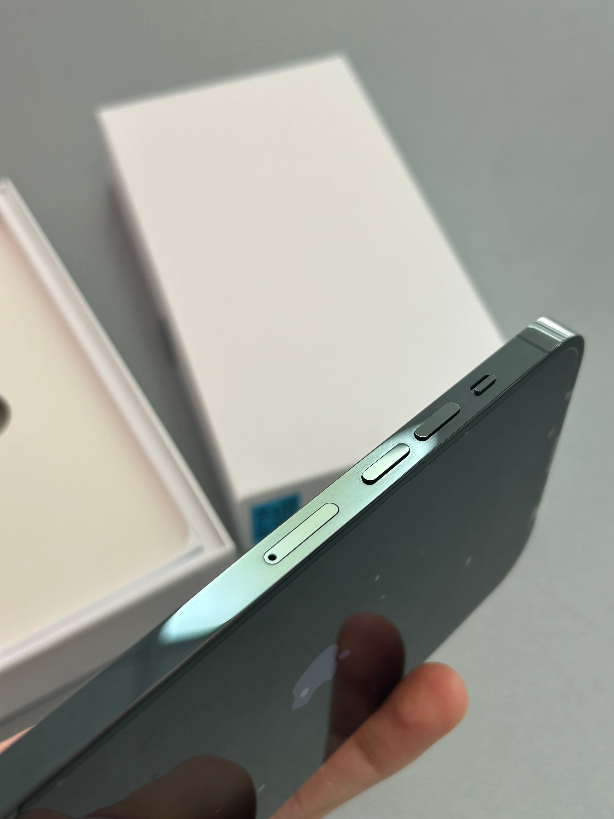 Apple iPhone 13 Pro Max 6.7” 1TB Alpine Green - 100% Battery Health