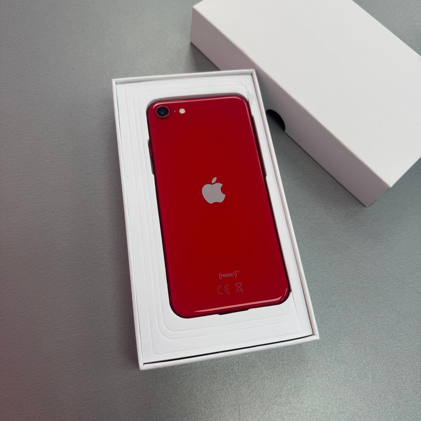 Apple iPhone SE 2020 128GB Red - 95% Batt Health Excellent