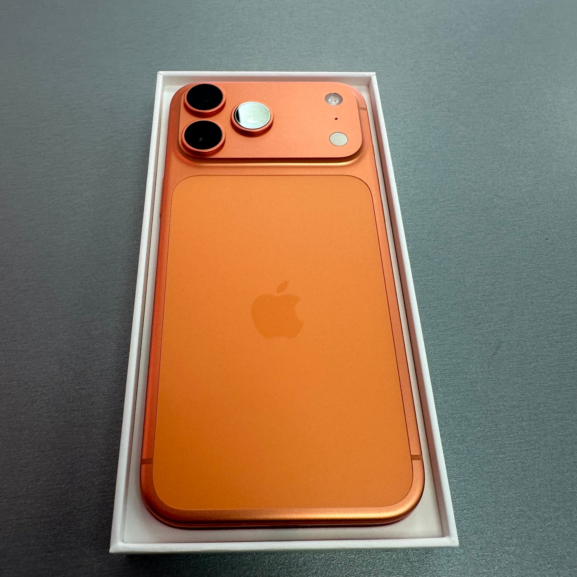Apple iPhone 17 Pro Max 256GB Cosmic Orange 99% Battery Health