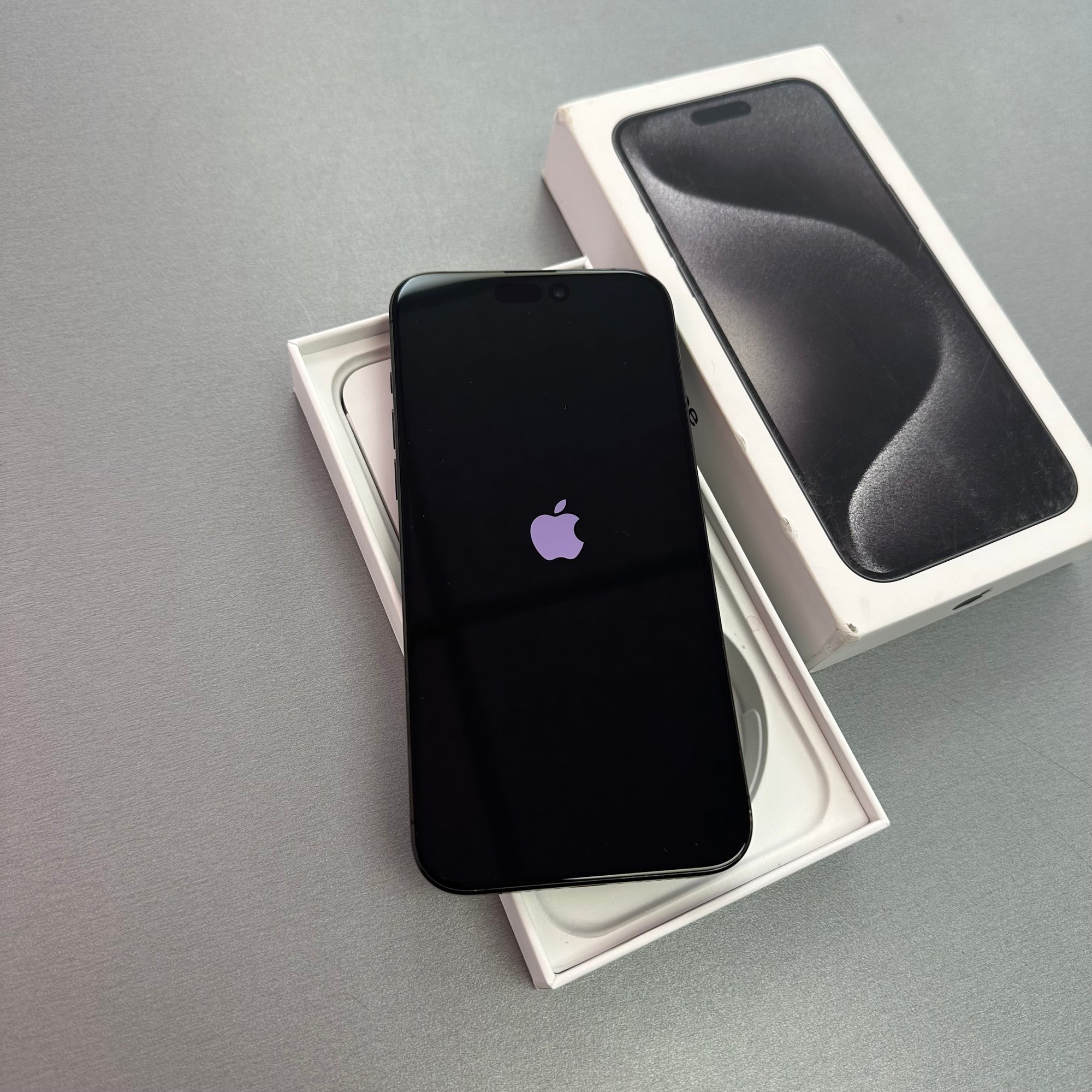 Apple iPhone 15 Pro Max 256GB Black Titanium - 100% Battery Health