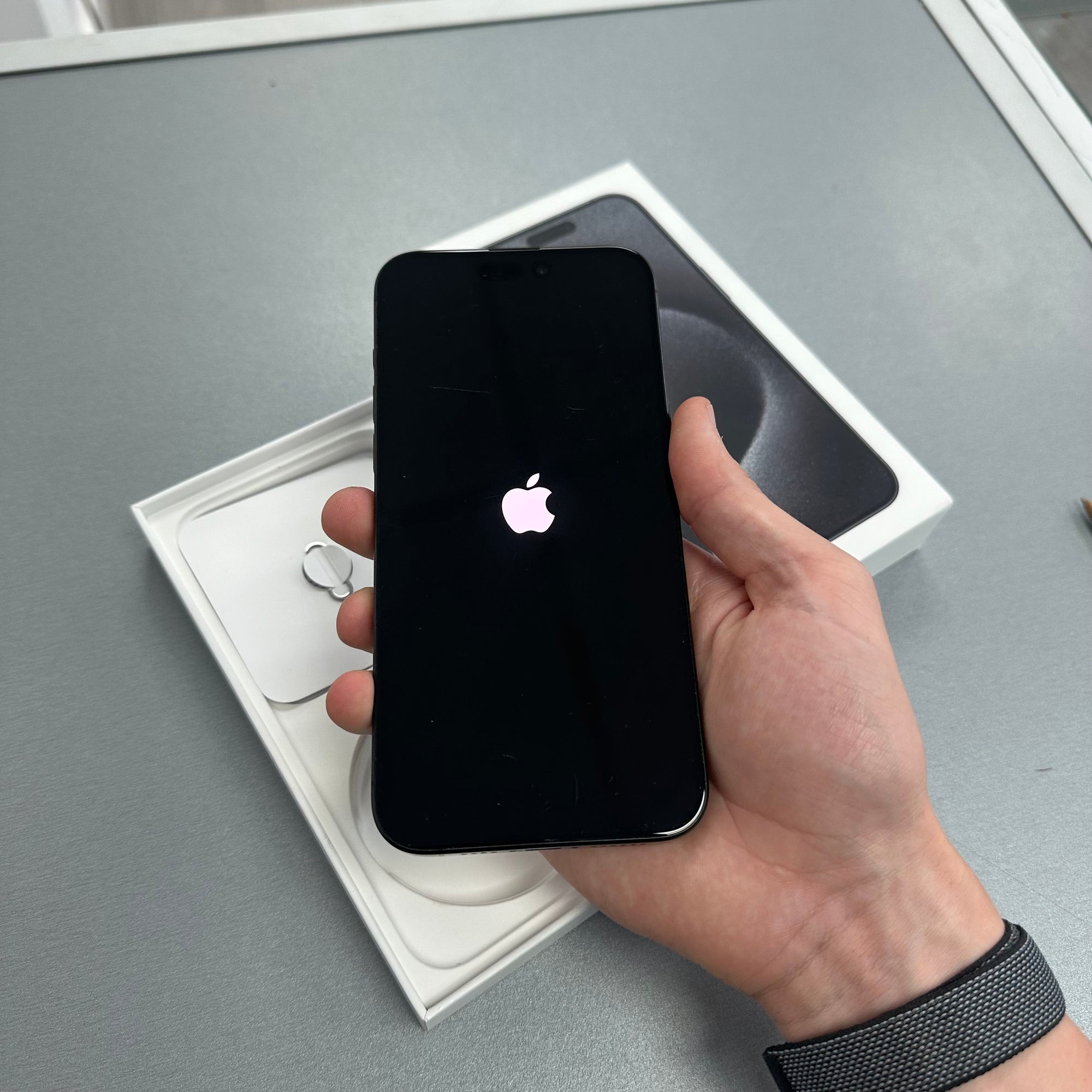 Apple iPhone 15 Pro Max 256GB Black Titanium - 85% Battery Health
