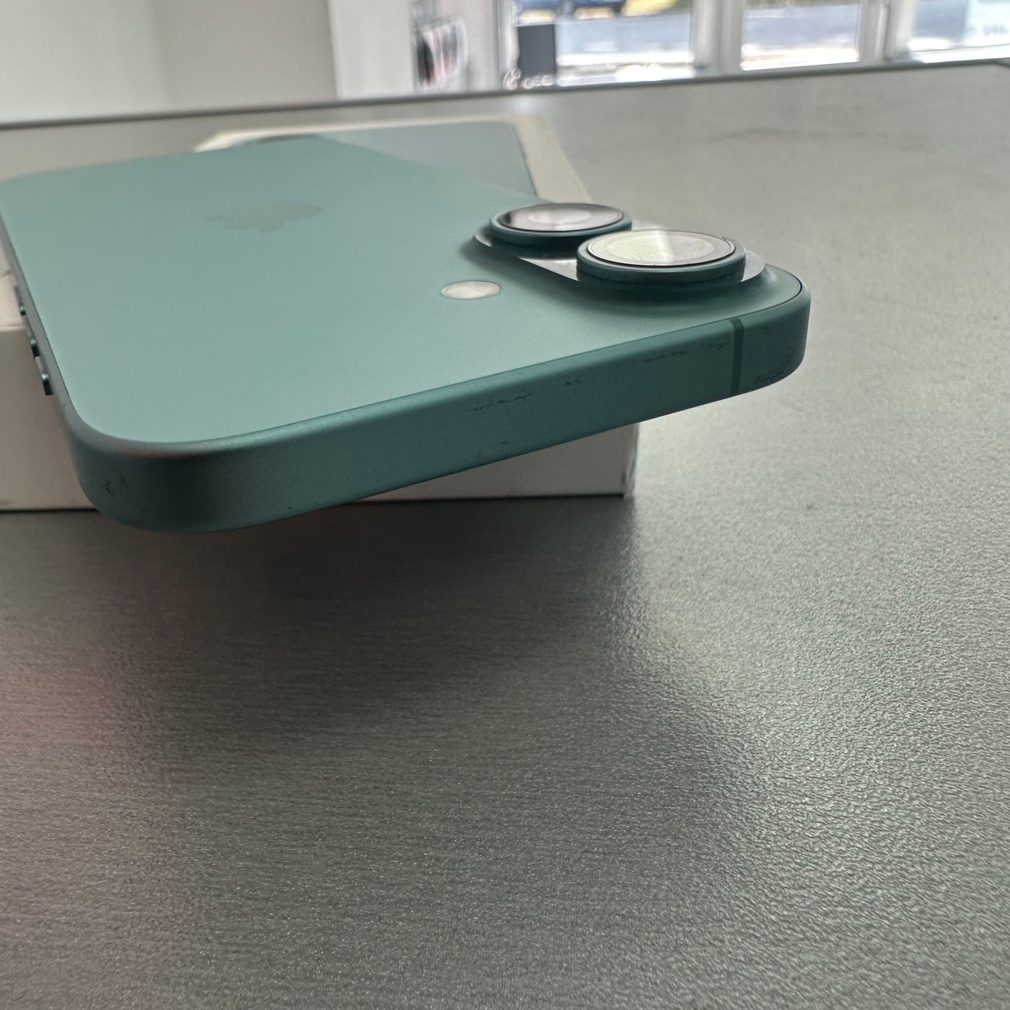 Apple iPhone 16 128GB Teal - 96% Battery Health