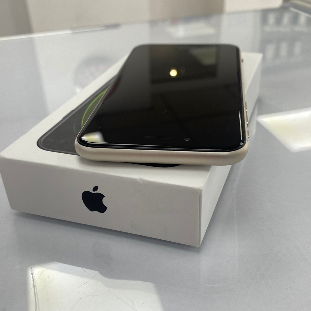 Apple iPhone SE 2022 64GB Starlight 3rd Generation