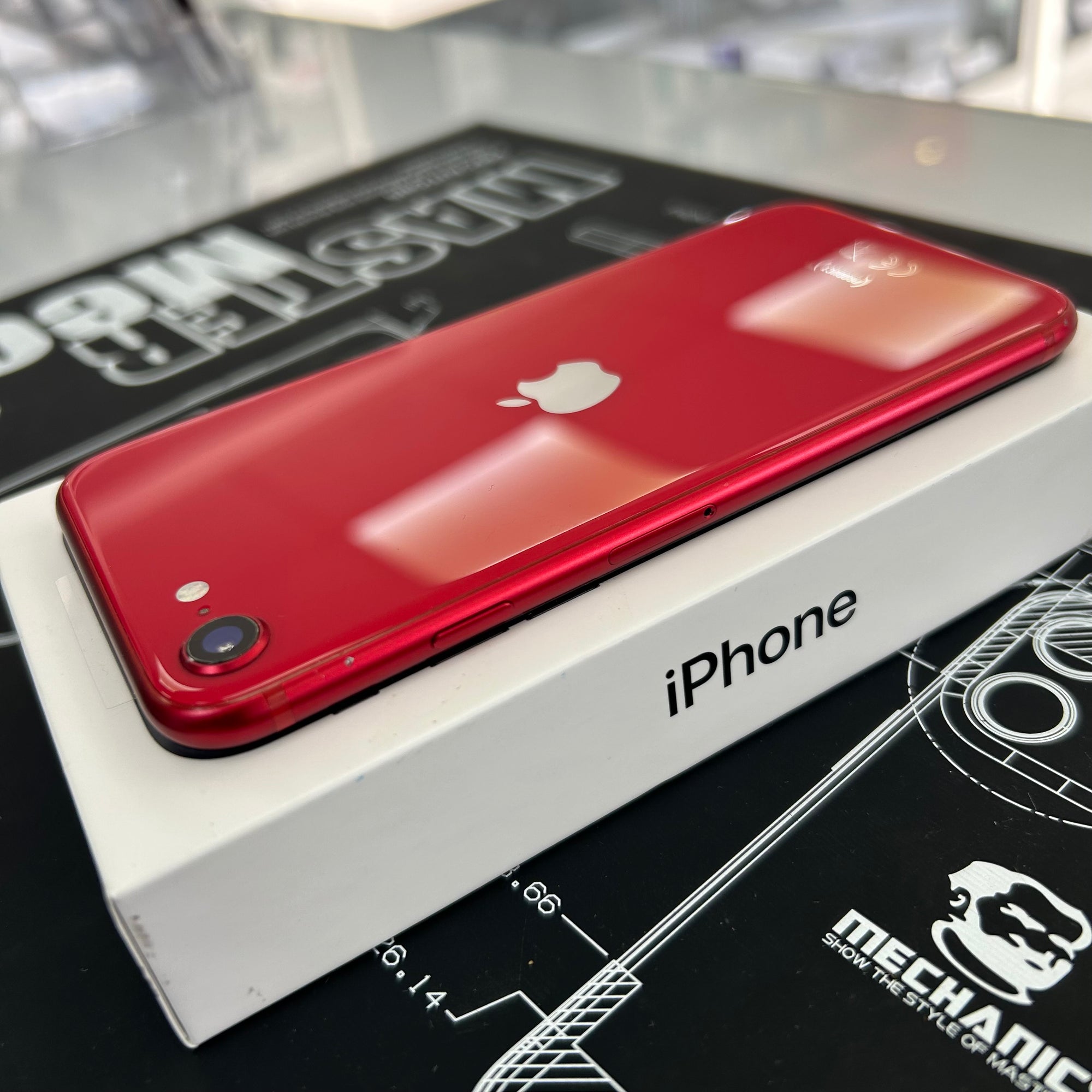 Apple iPhone SE 2020 128GB Red - 100% Battery Health