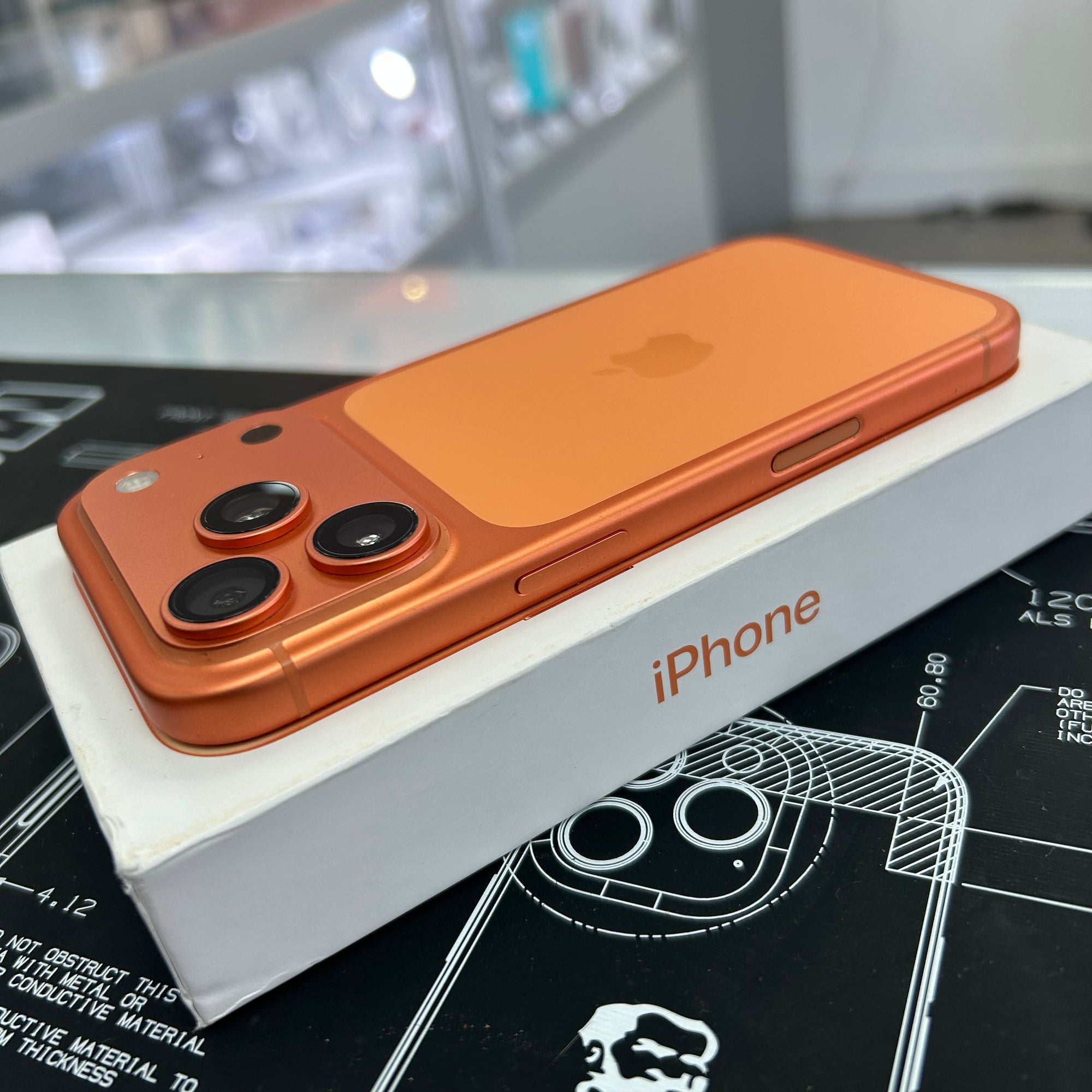 Apple iPhone 17 Pro 256GB Cosmic Orange - 100% Battery Health