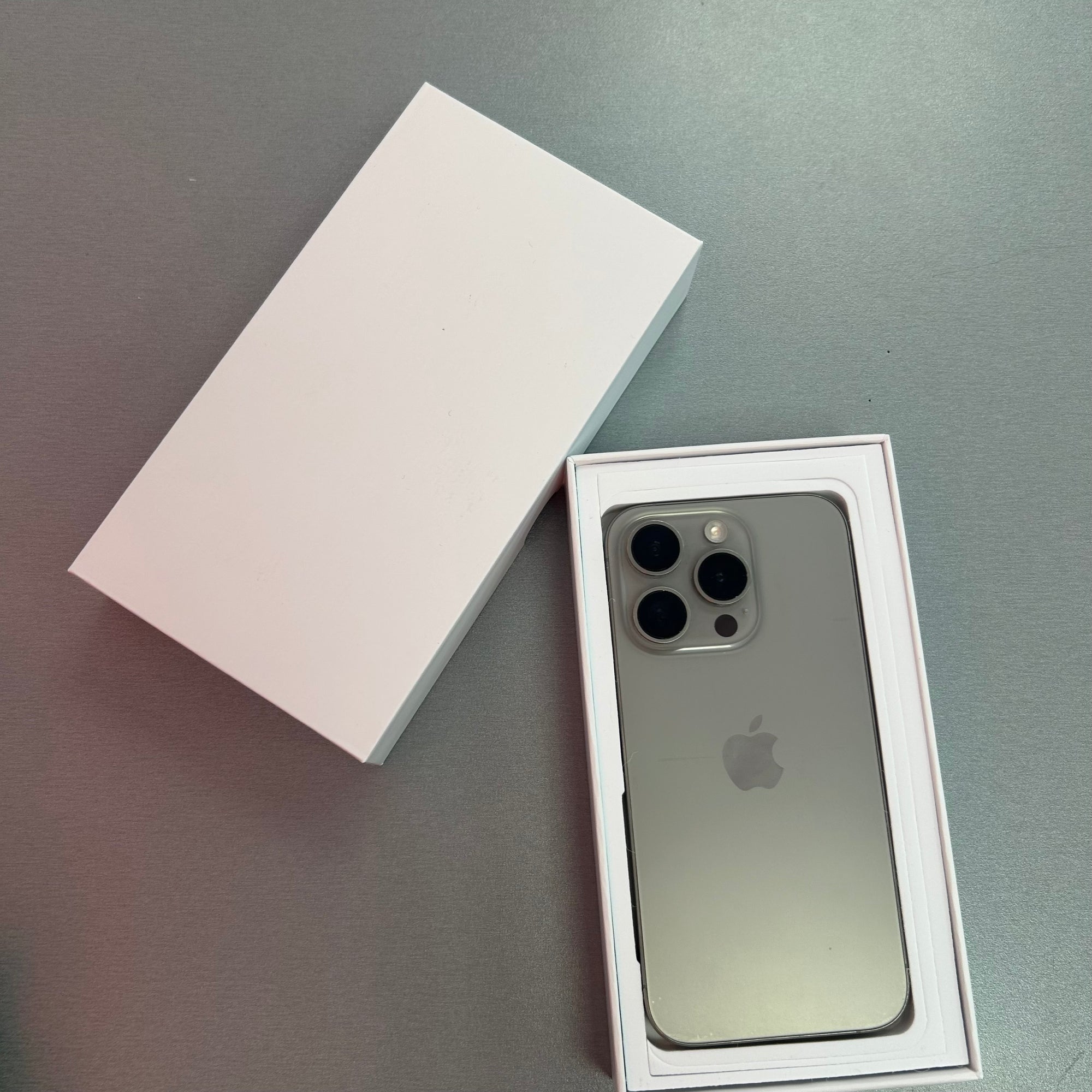 Apple iPhone 15 Pro 128GB - Natural Titanium - 100% Battery Health