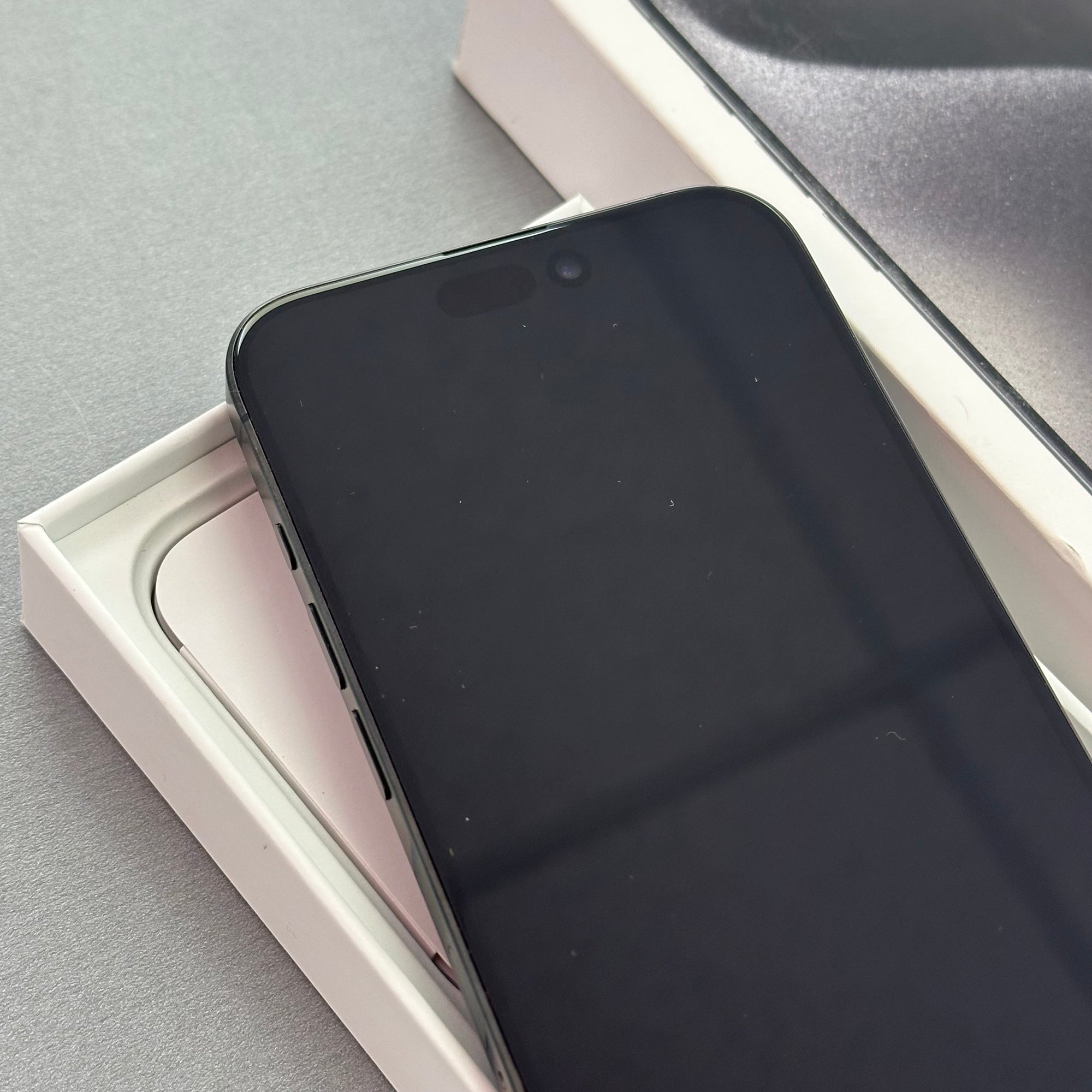 Apple iPhone 15 Pro Max 256GB Black Titanium - 100% Battery Health