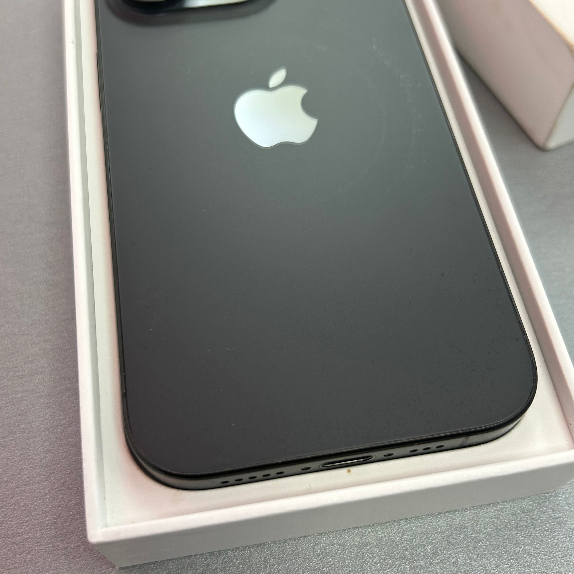 Apple iPhone 15 Pro 128GB Black Titanium - 91% Battery Health