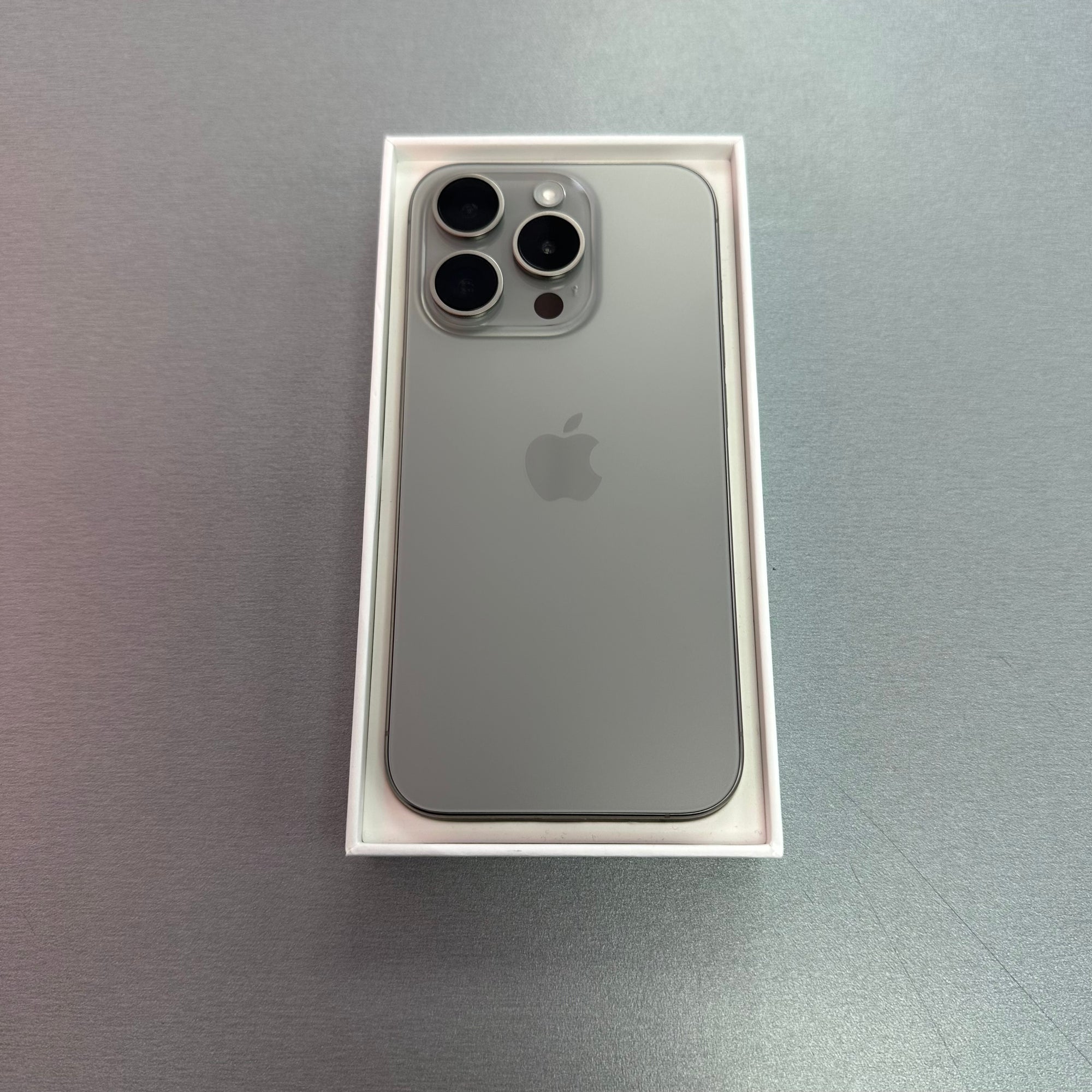 Apple iPhone 15 Pro 128GB - Natural Titanium - 92% Battery Health