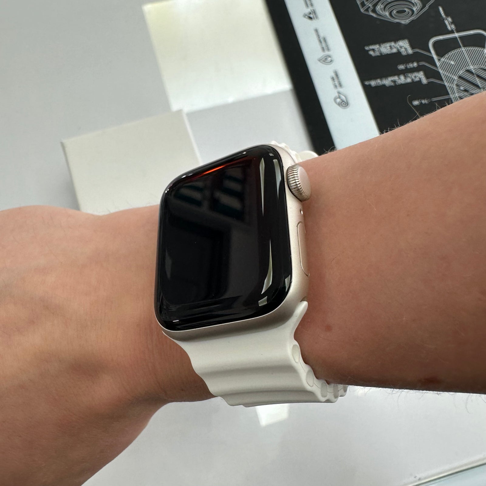Apple Watch SE (2nd Gen) GPS - 40mm, Starlight Aluminium Case