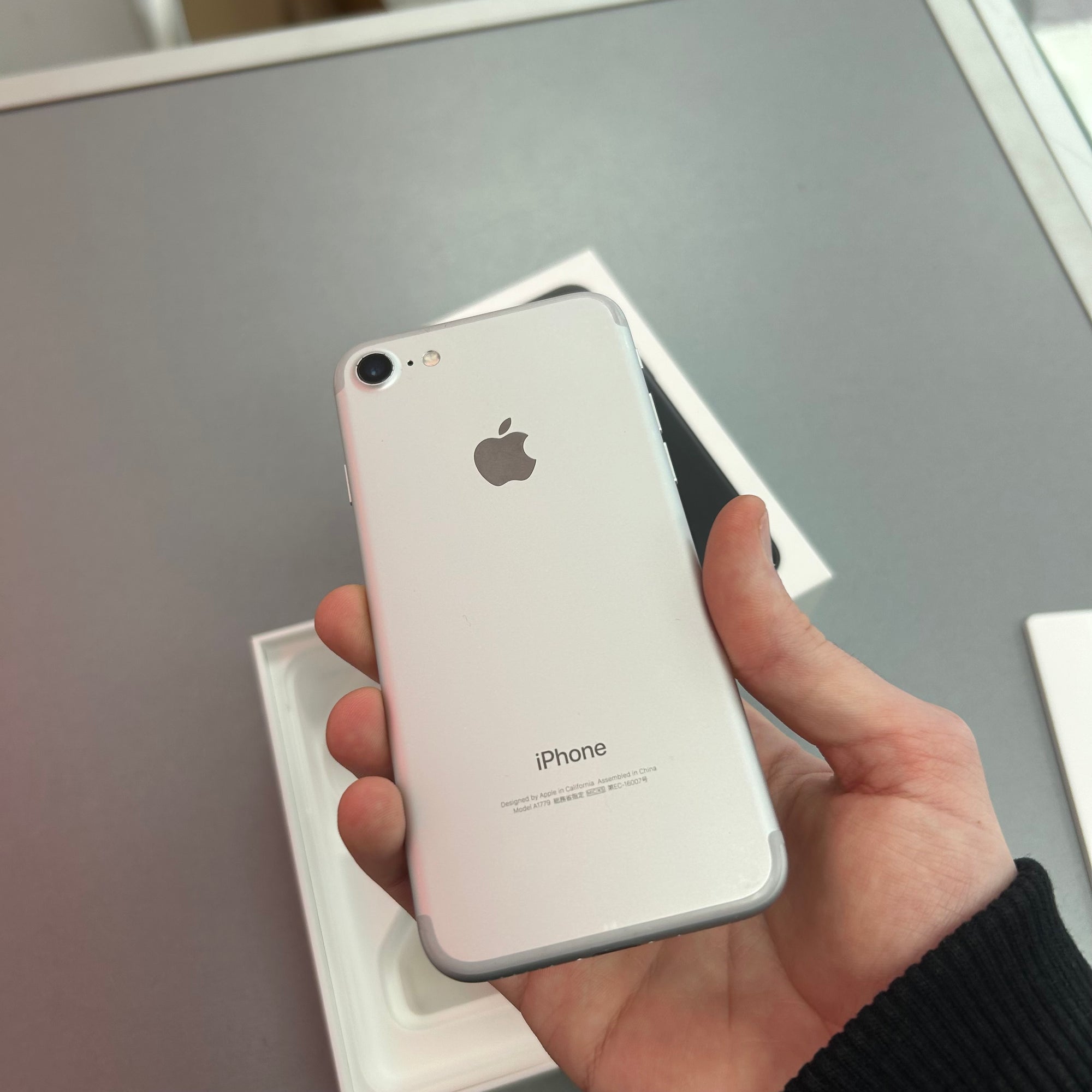 Apple iPhone 7 Silver 32GB - 95% Battery Health and Above