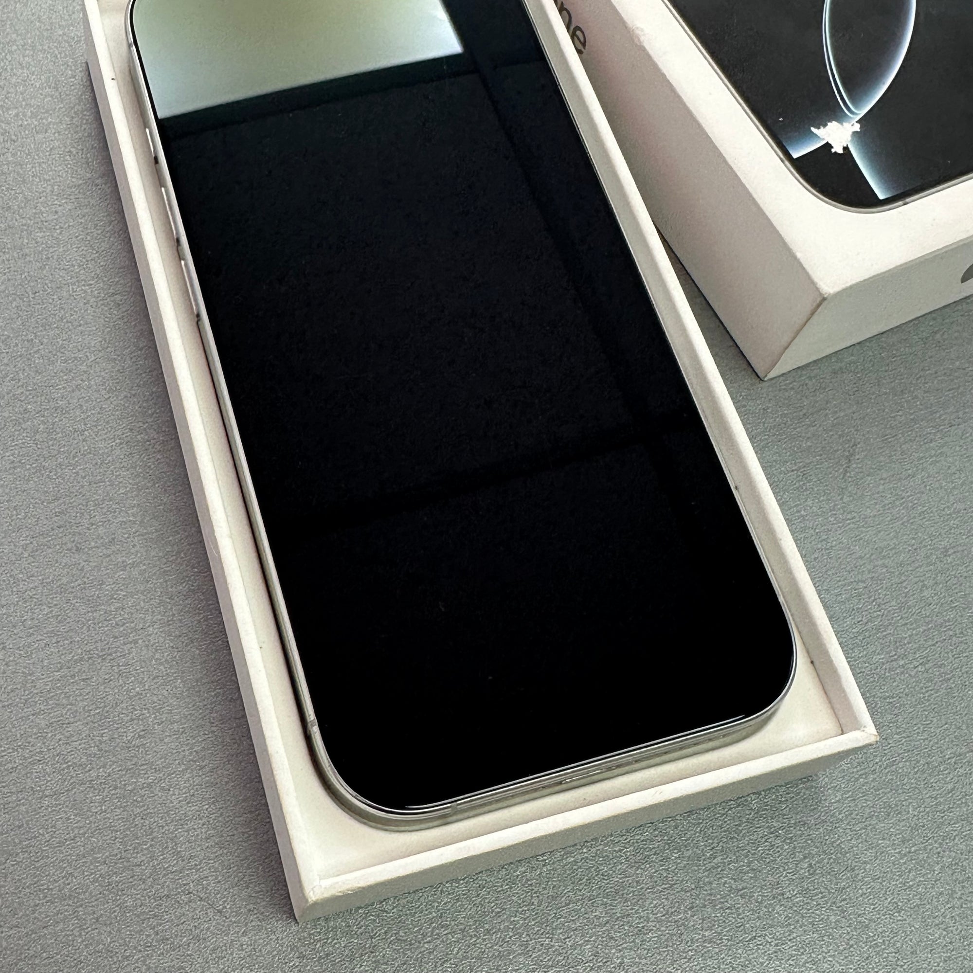 Apple iPhone 16 Pro White Titanium 128GB - 100% Battery Health