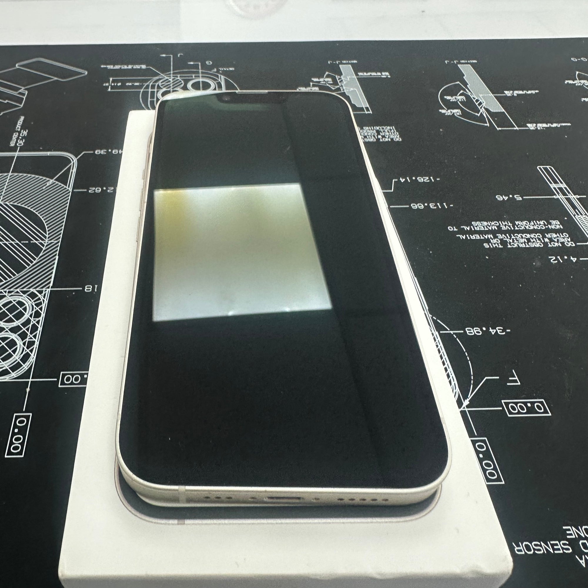 Apple iPhone 14 128GB - White &amp; 100% Battery Health