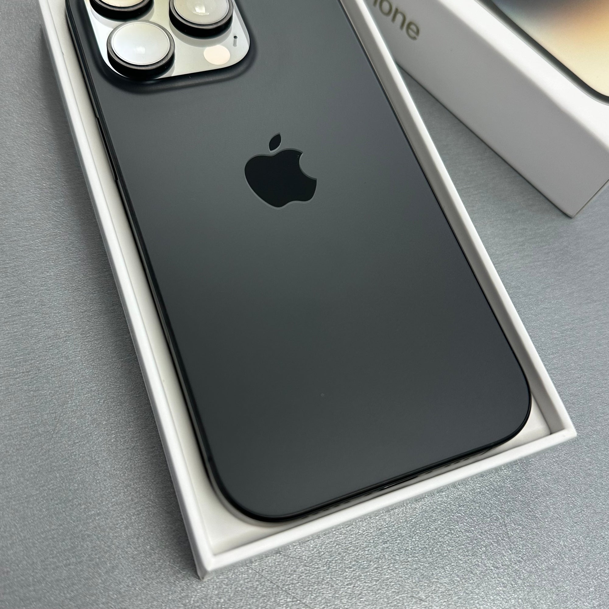 Apple iPhone 16 Pro Black Titanium 128GB - Original 89% Battery Health Grade A+