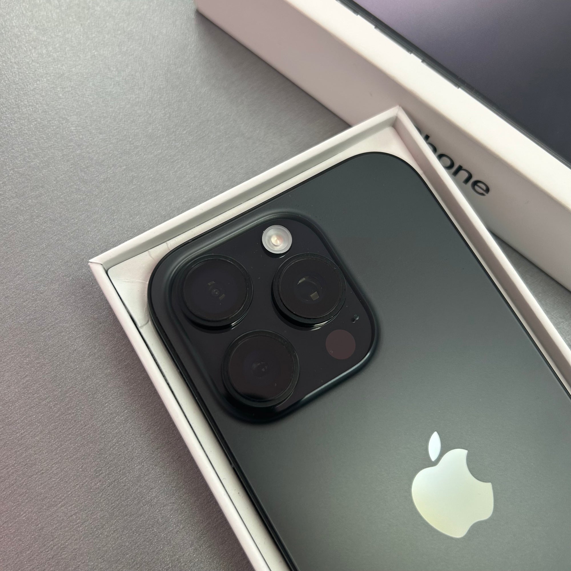 Apple iPhone 16 Pro Black Titanium 128GB - Original 100% Battery Health