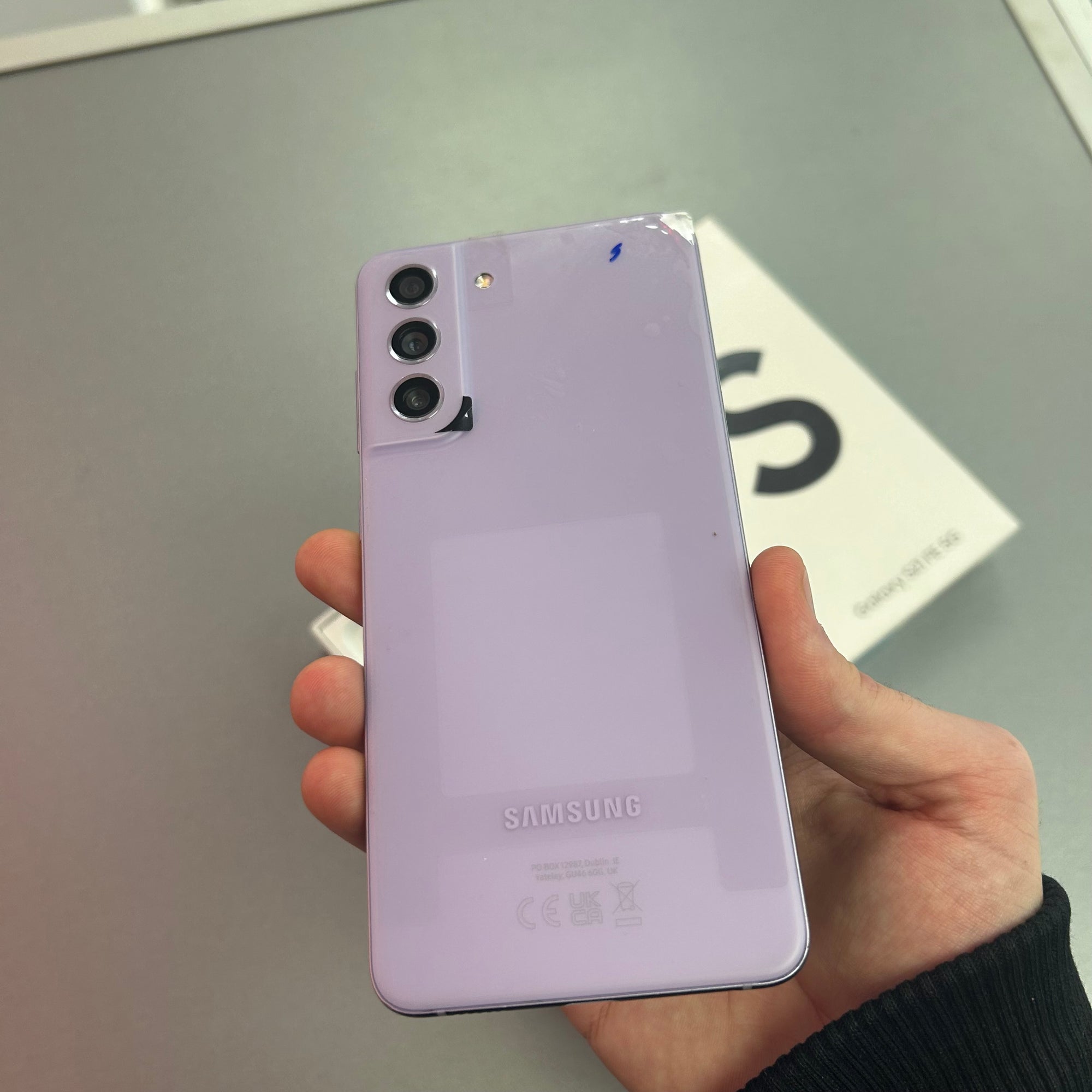 Samsung Galaxy S21 FE - Purple &amp; 128GB