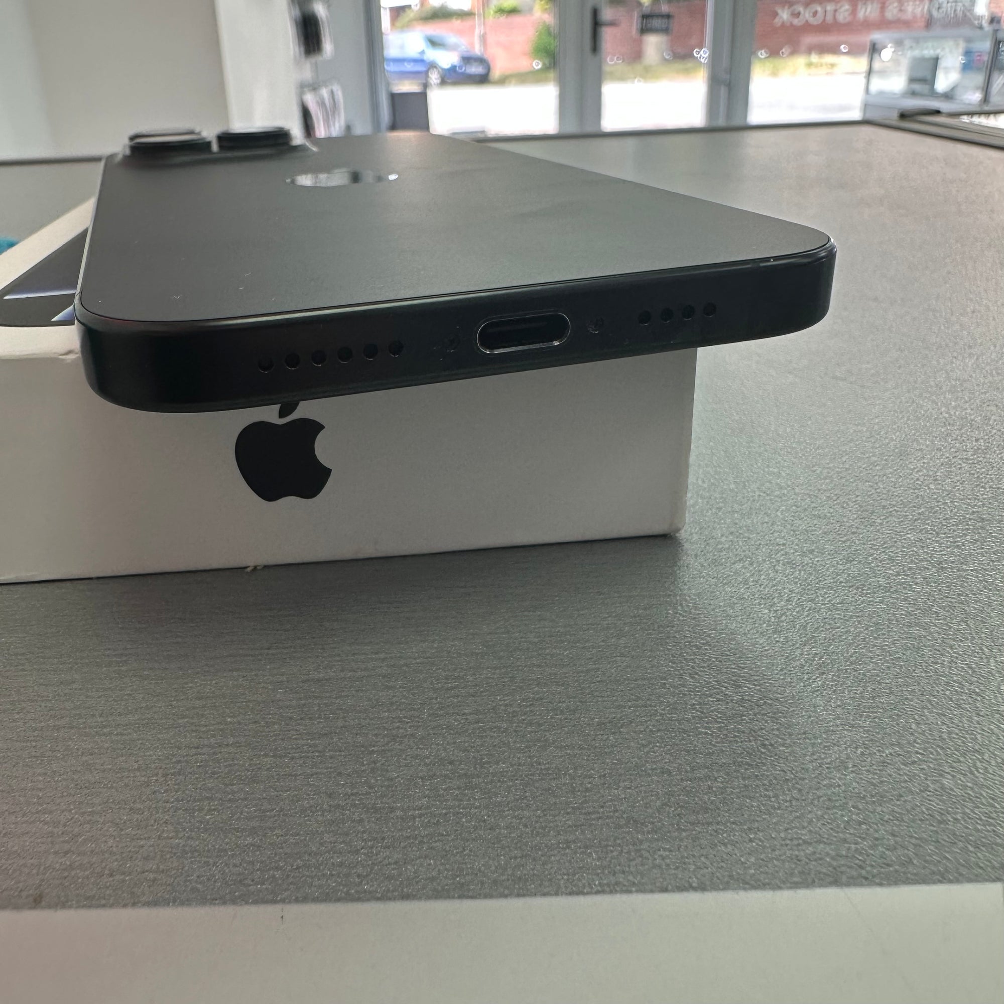 Apple iPhone 16 Pro Max 256GB Black Titanium - 92% Battery Health
