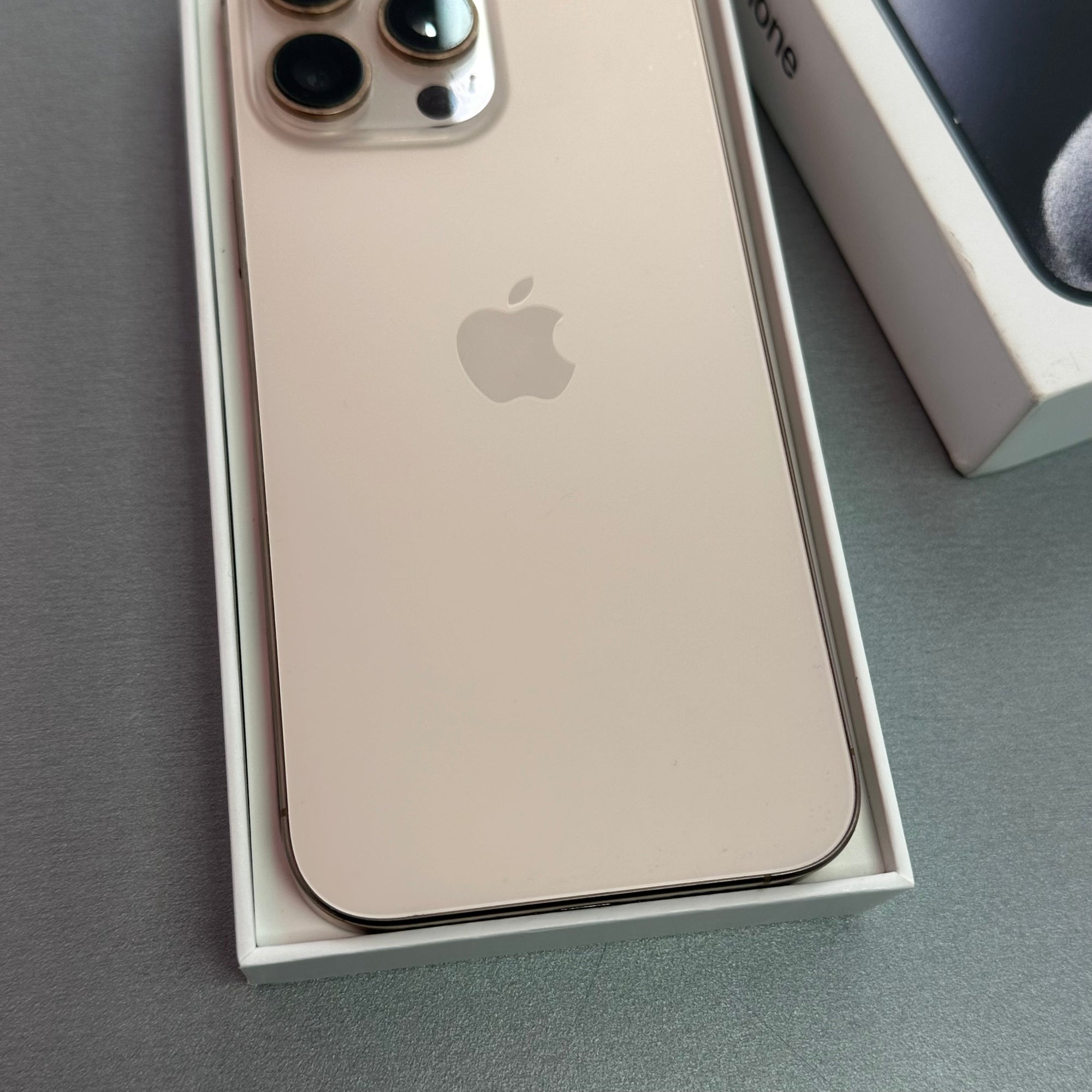 Apple iPhone 16 Pro Max 256GB Desert Titanium - 90% Battery Health