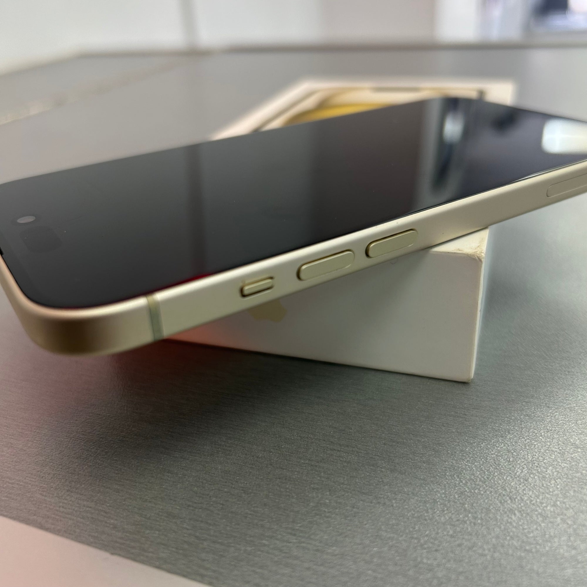 Apple iPhone 15 128GB Yellow