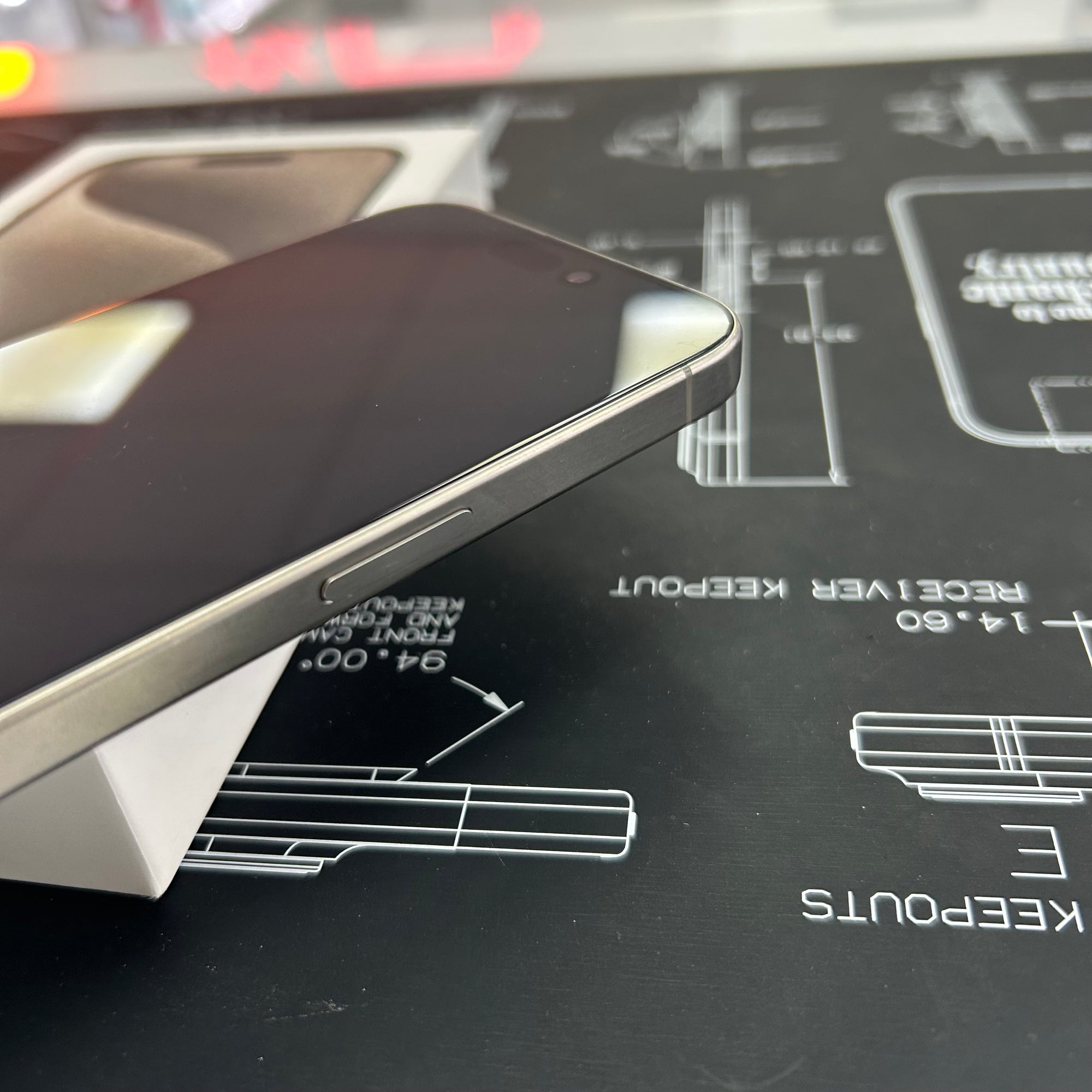 Apple iPhone 15 Pro 128GB - Natural Titanium - 100% Battery Health