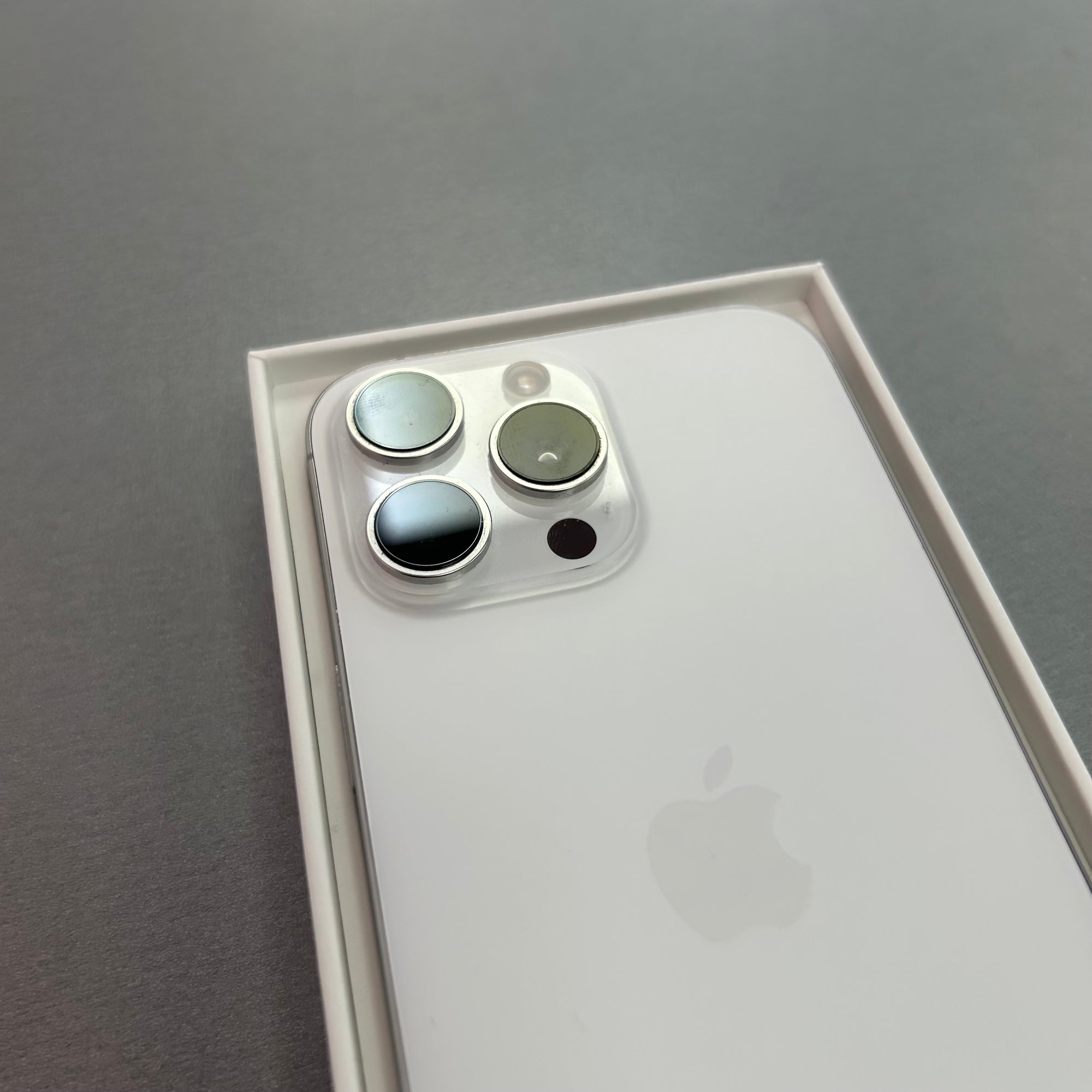 Apple iPhone 16 Pro White Titanium 256GB - Original 93% Battery Health