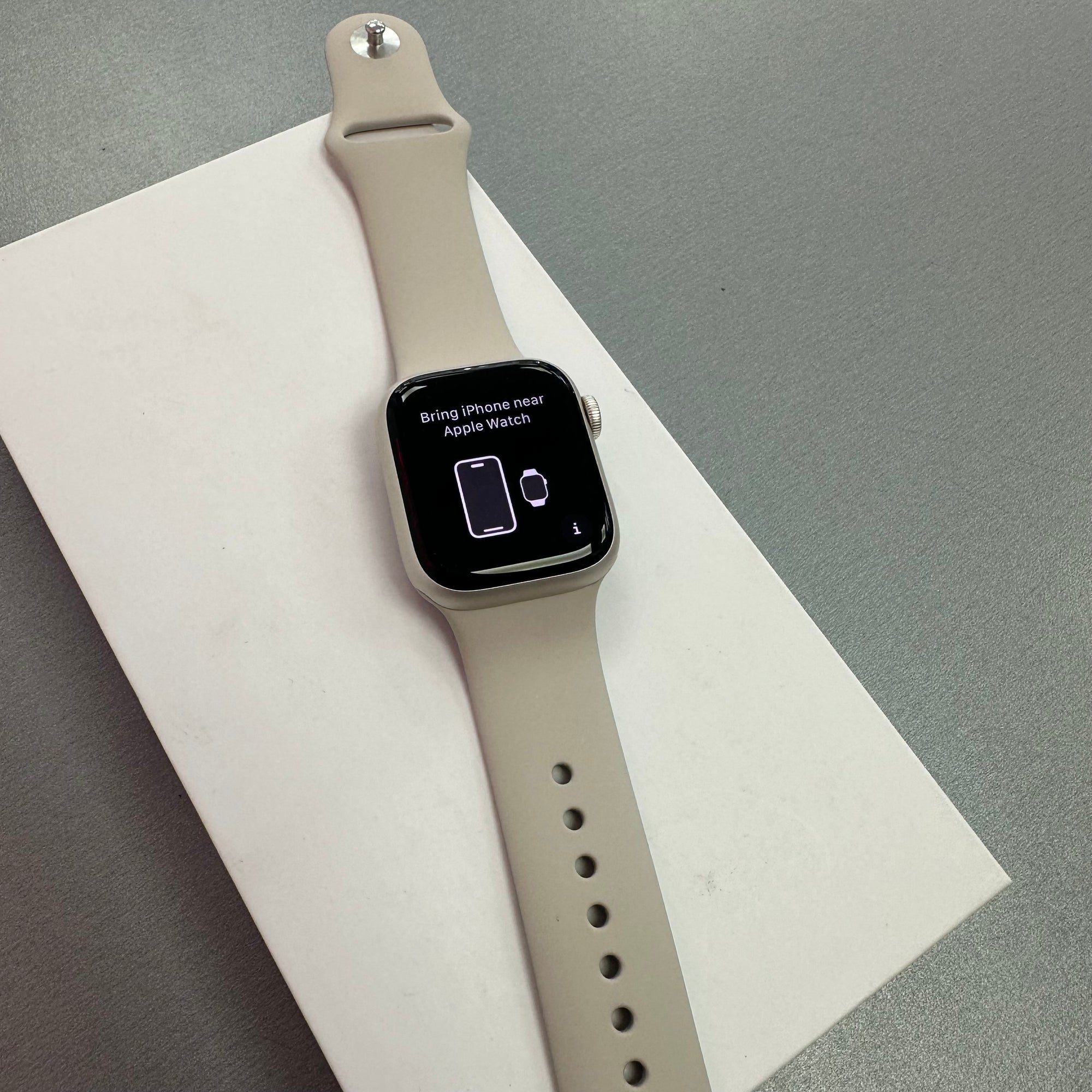 Apple Watch Series 8 41mm Starlight Aluminium &amp; Sports Band GPS + Cellular