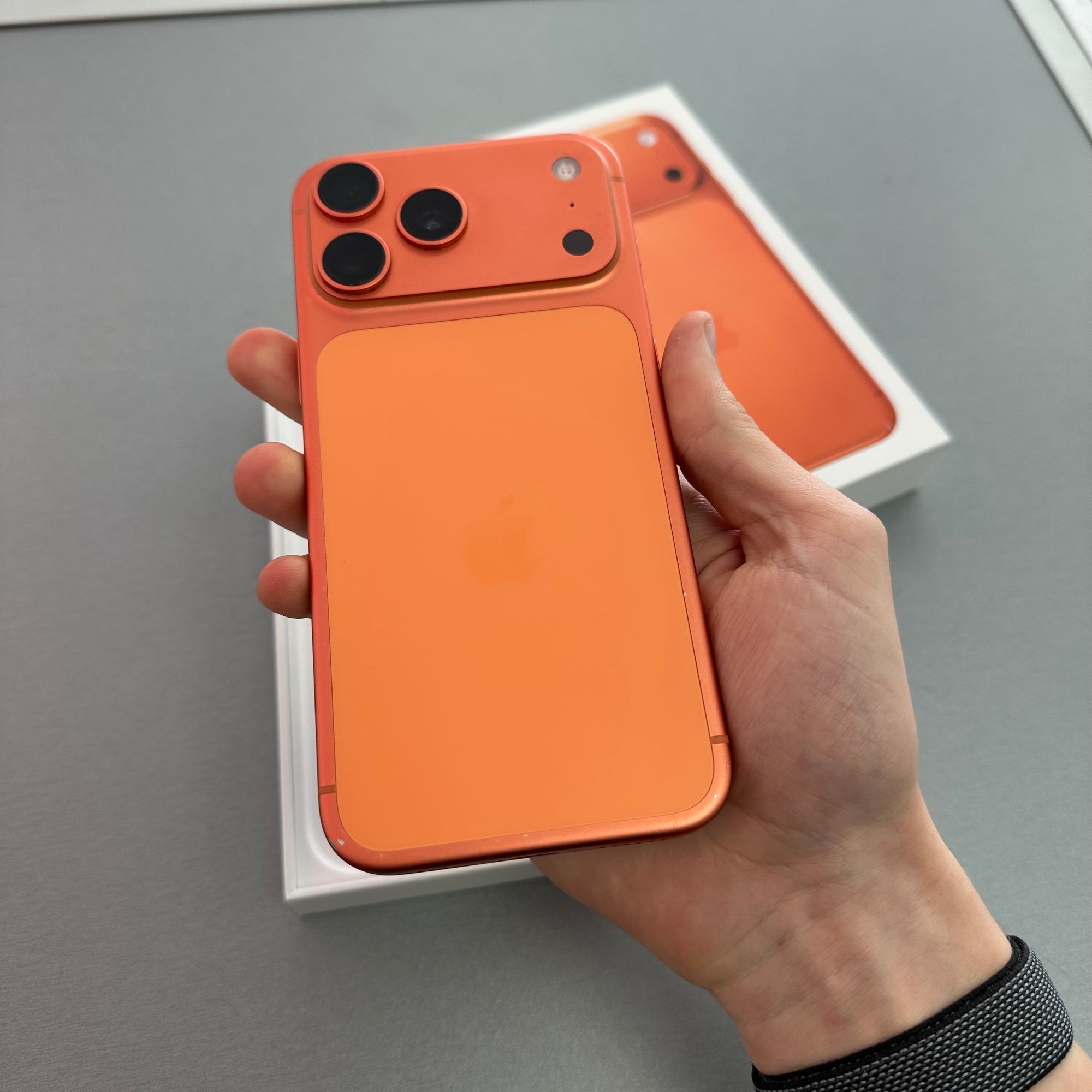 Apple iPhone 17 Pro Max 256GB Cosmic Orange - 99% Battery Health