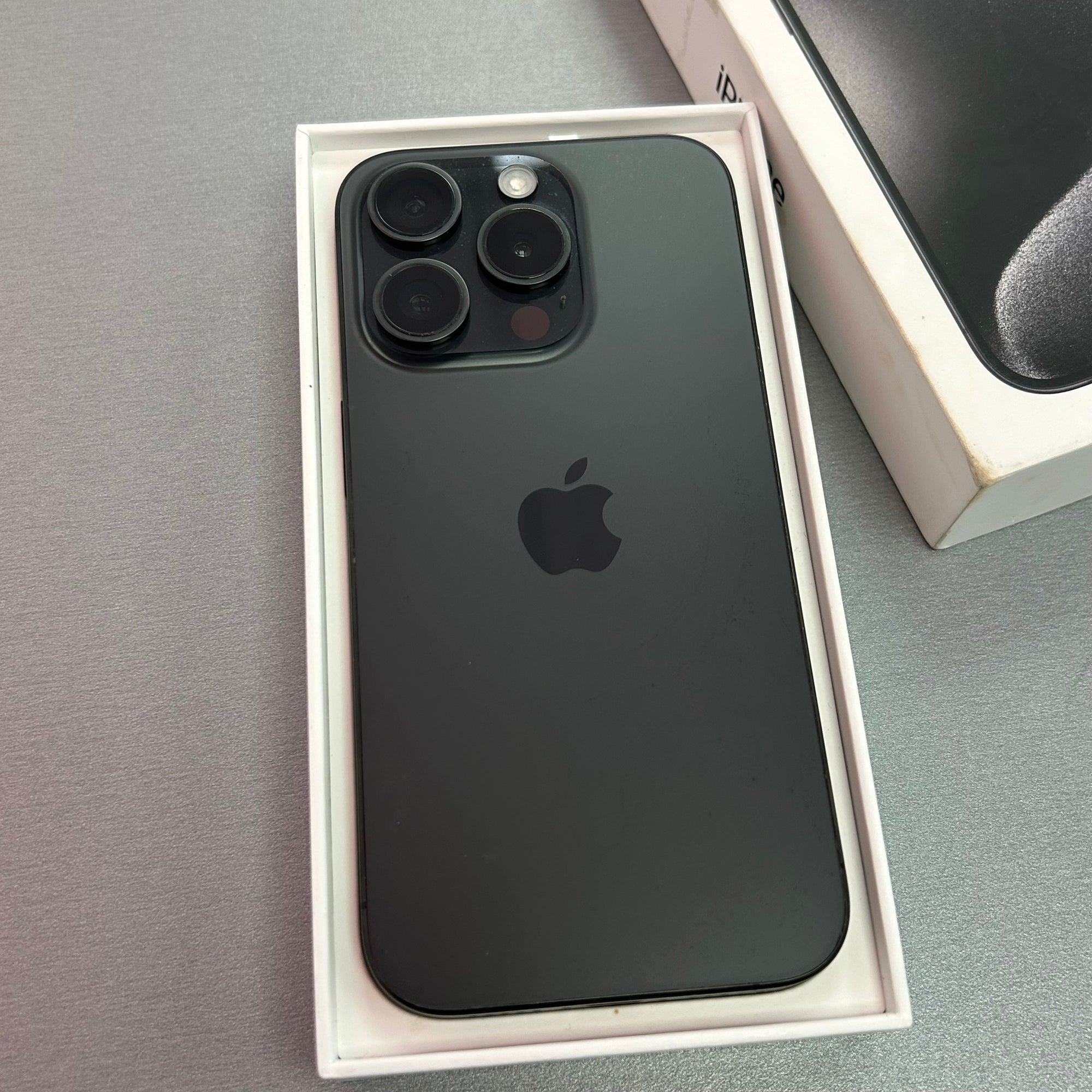 Apple iPhone 15 Pro 128GB Black Titanium - 91% Battery Health