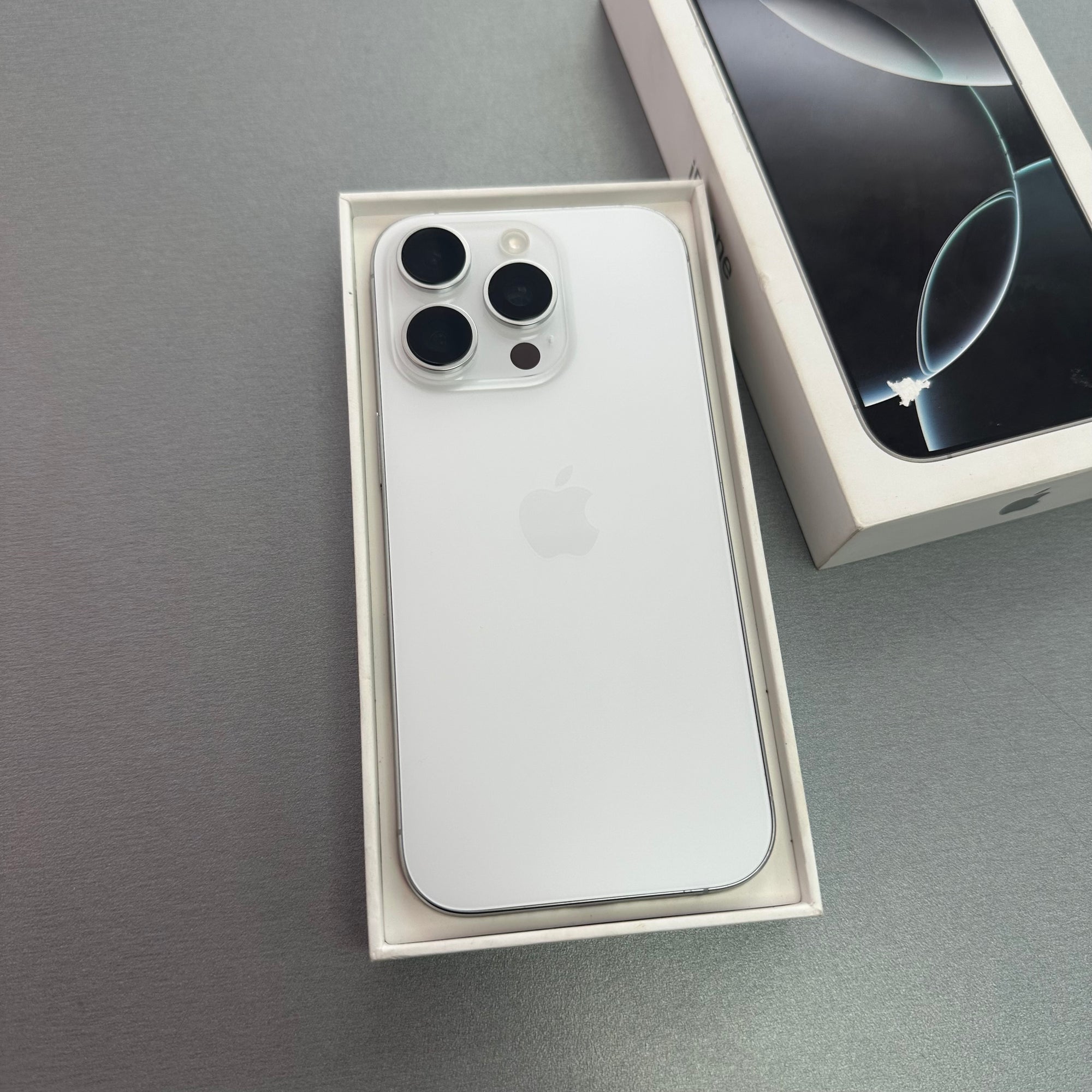 Apple iPhone 16 Pro White Titanium 128GB - 100% Battery Health