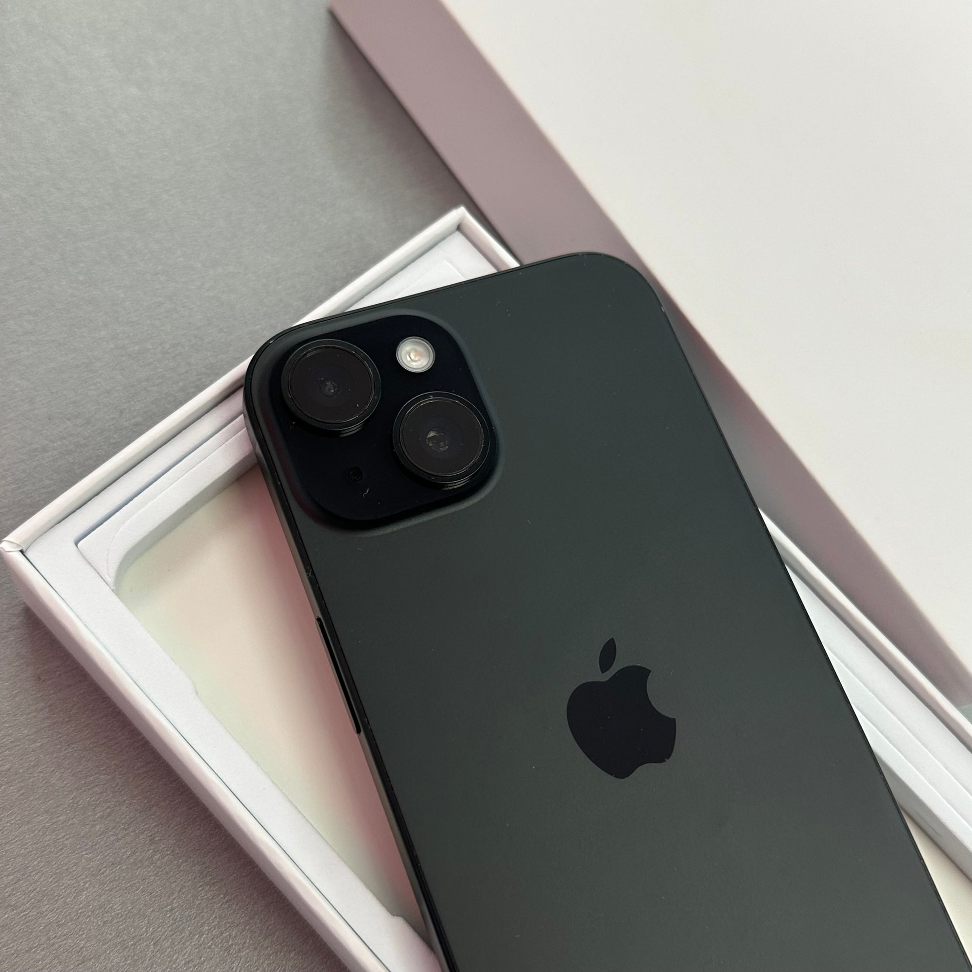 Apple iPhone 15 128GB Space Black - 100% Battery Health