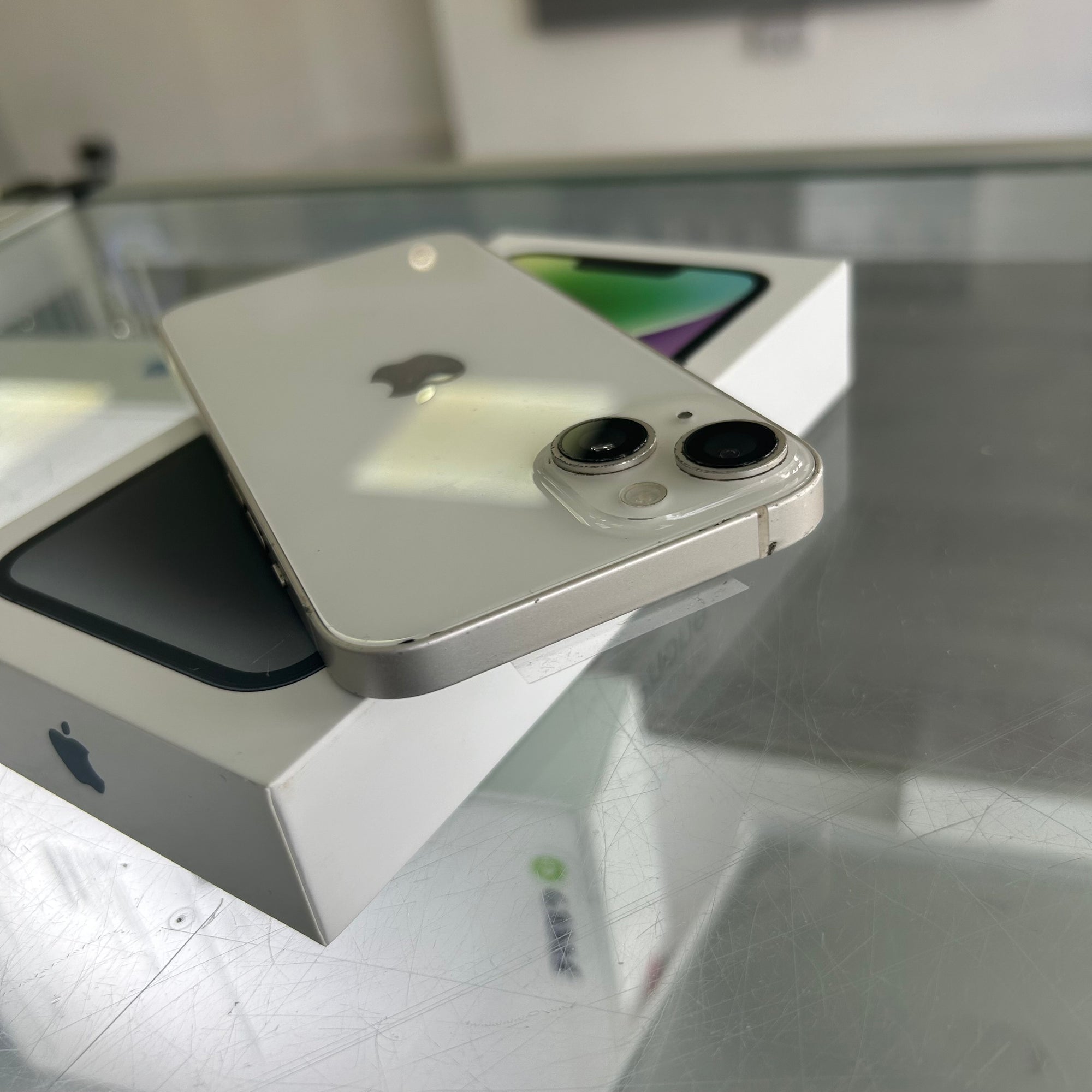 Apple iPhone 14 128GB - White &amp; 100% Battery Health