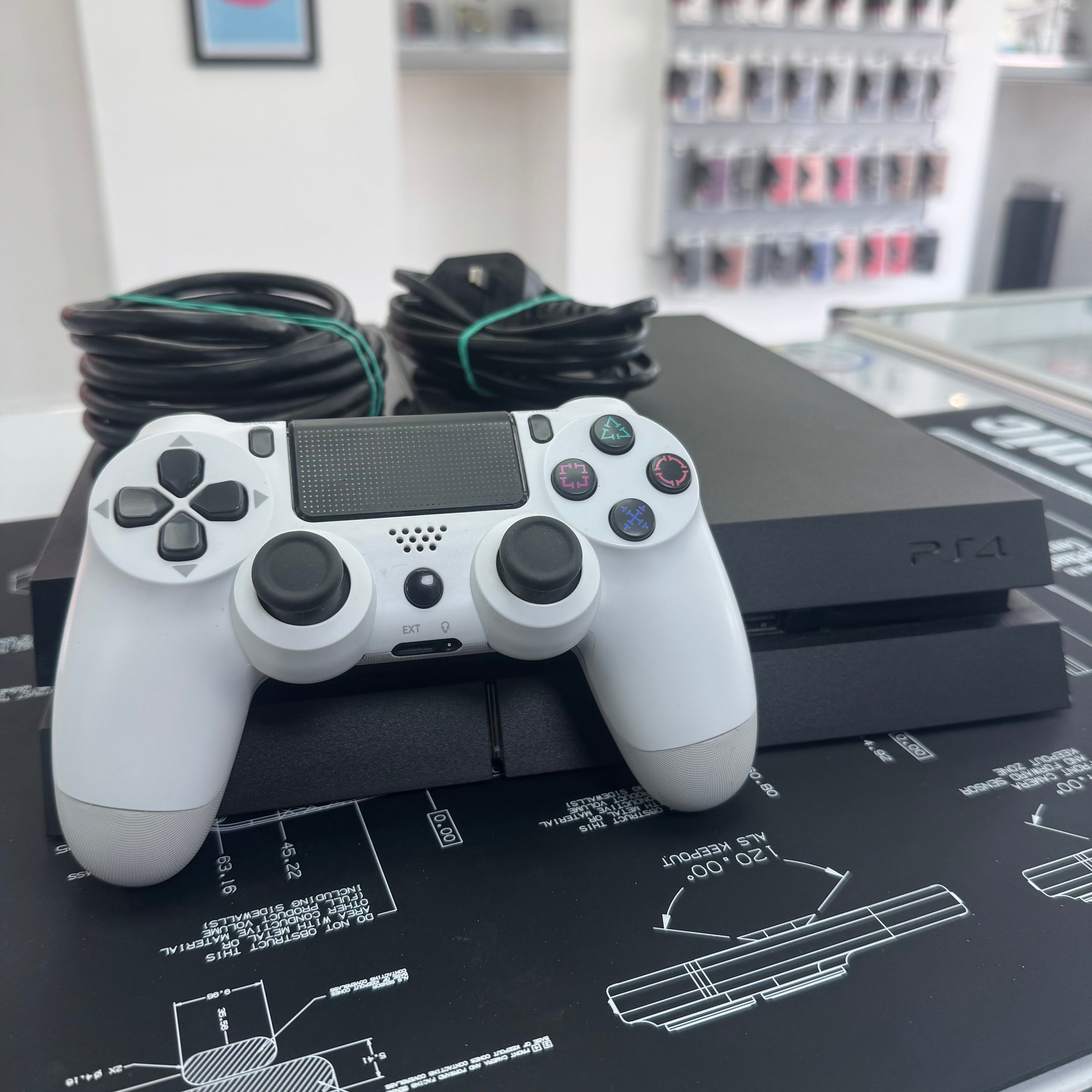 Original Sony Playstation 4 500GB - Accessories Included