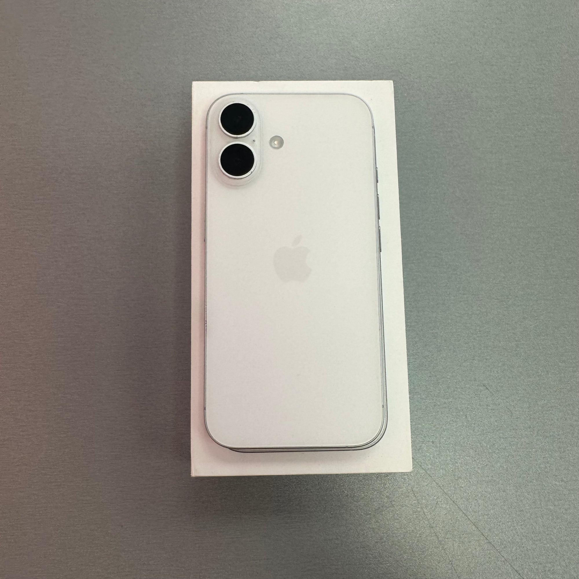 Apple iPhone 16 128GB white 94% Battery Health