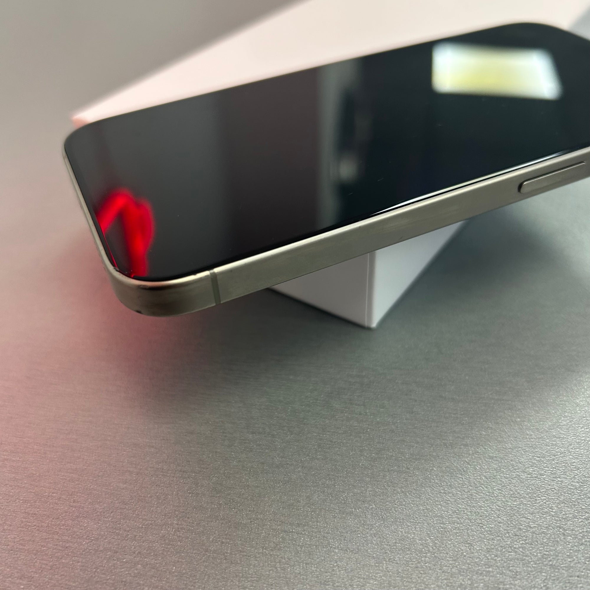 Apple iPhone 15 Pro 128GB - Natural Titanium - 100% Battery Health