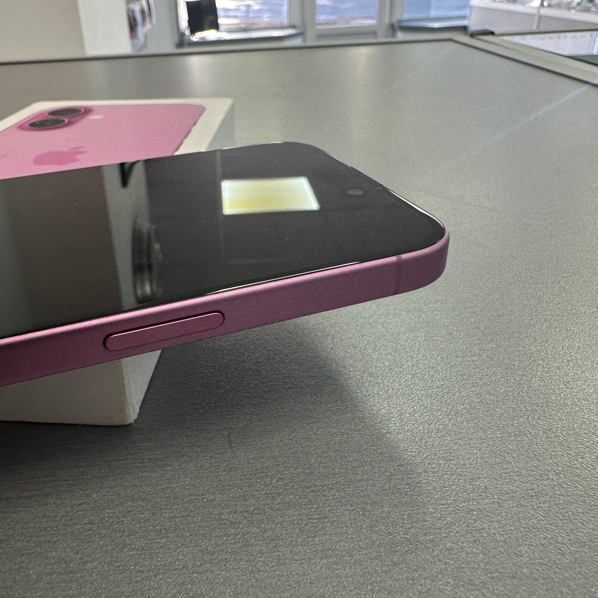 Apple iPhone 16 128GB Pink - 92% Battery Health