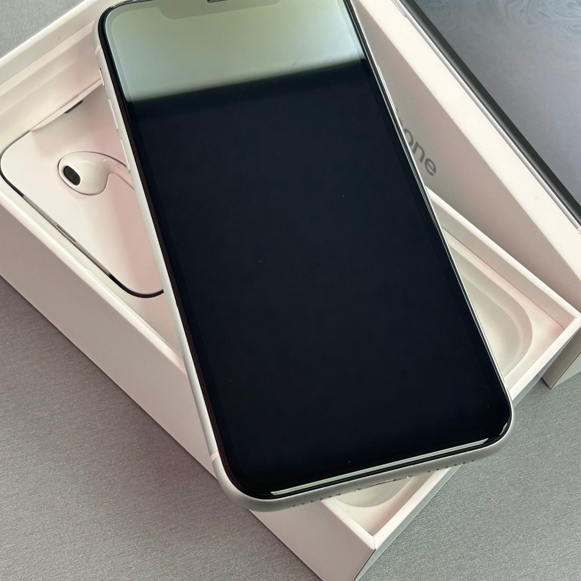 Apple iPhone XR 128GB White 100% Battery Health