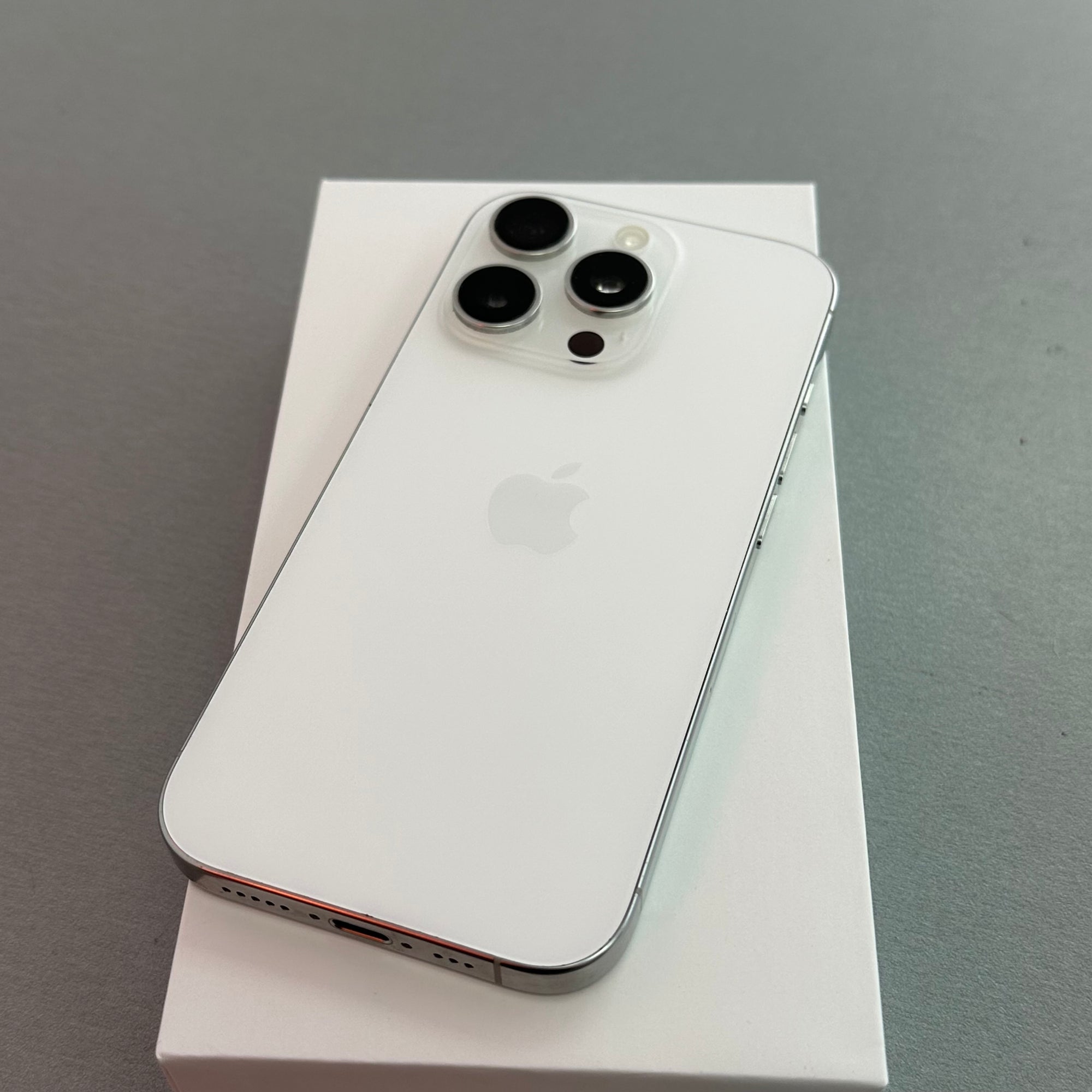 Apple iPhone 16 Pro White Titanium 1TB - Original 100% Battery Health
