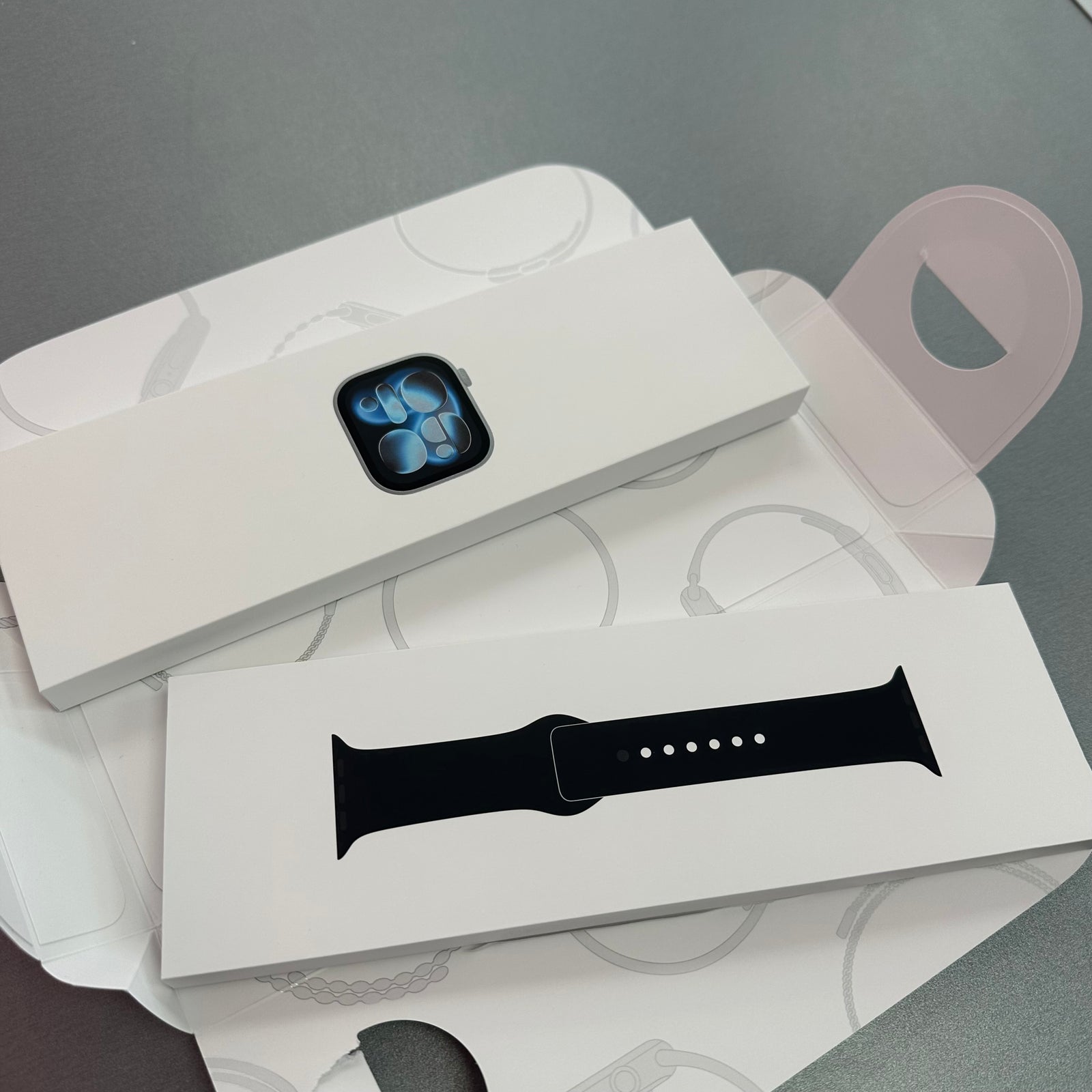 Apple Watch Series 11, 42mm GPS  Space Grey Aluminium Black Sports Band