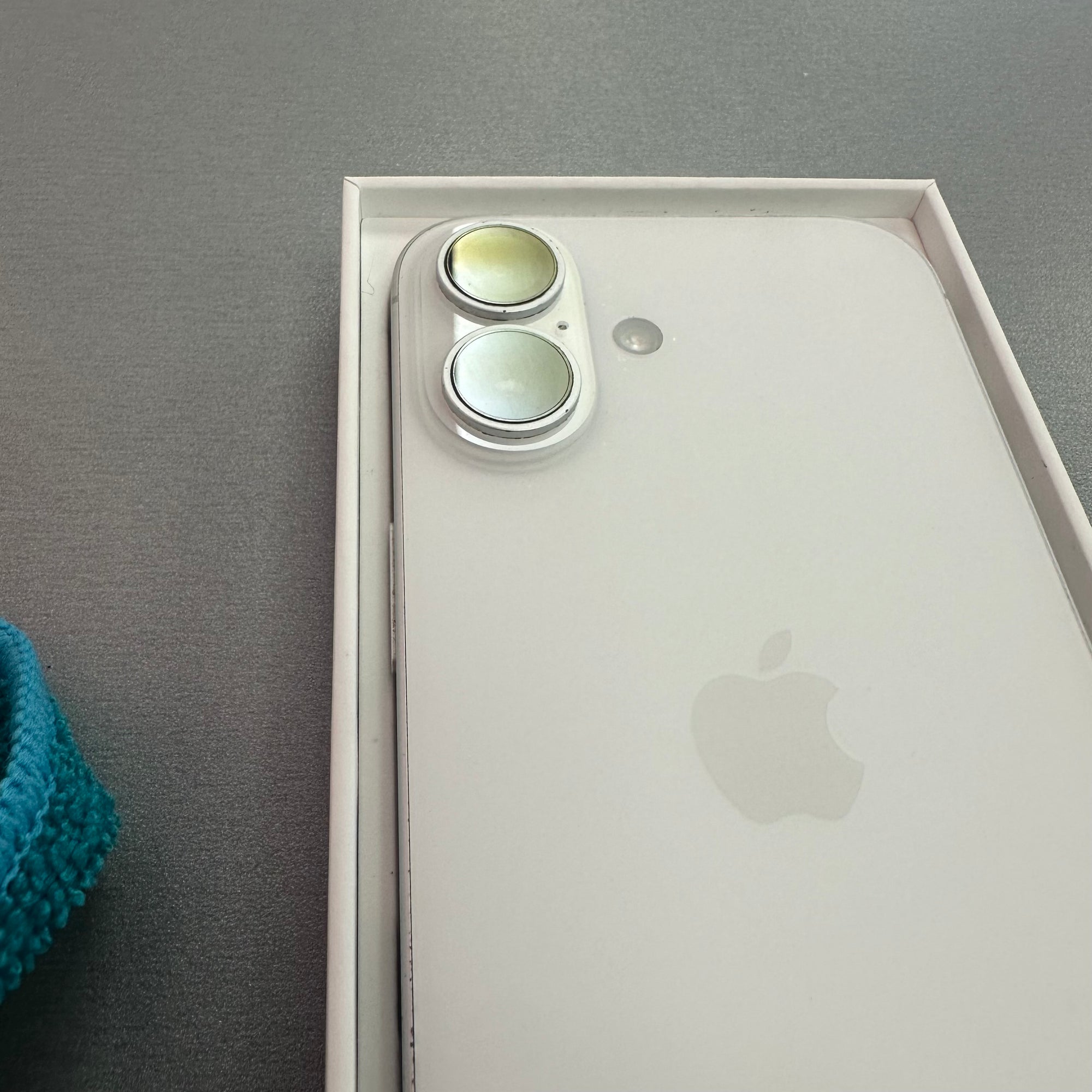 Apple iPhone 16 128GB white 94% Battery Health