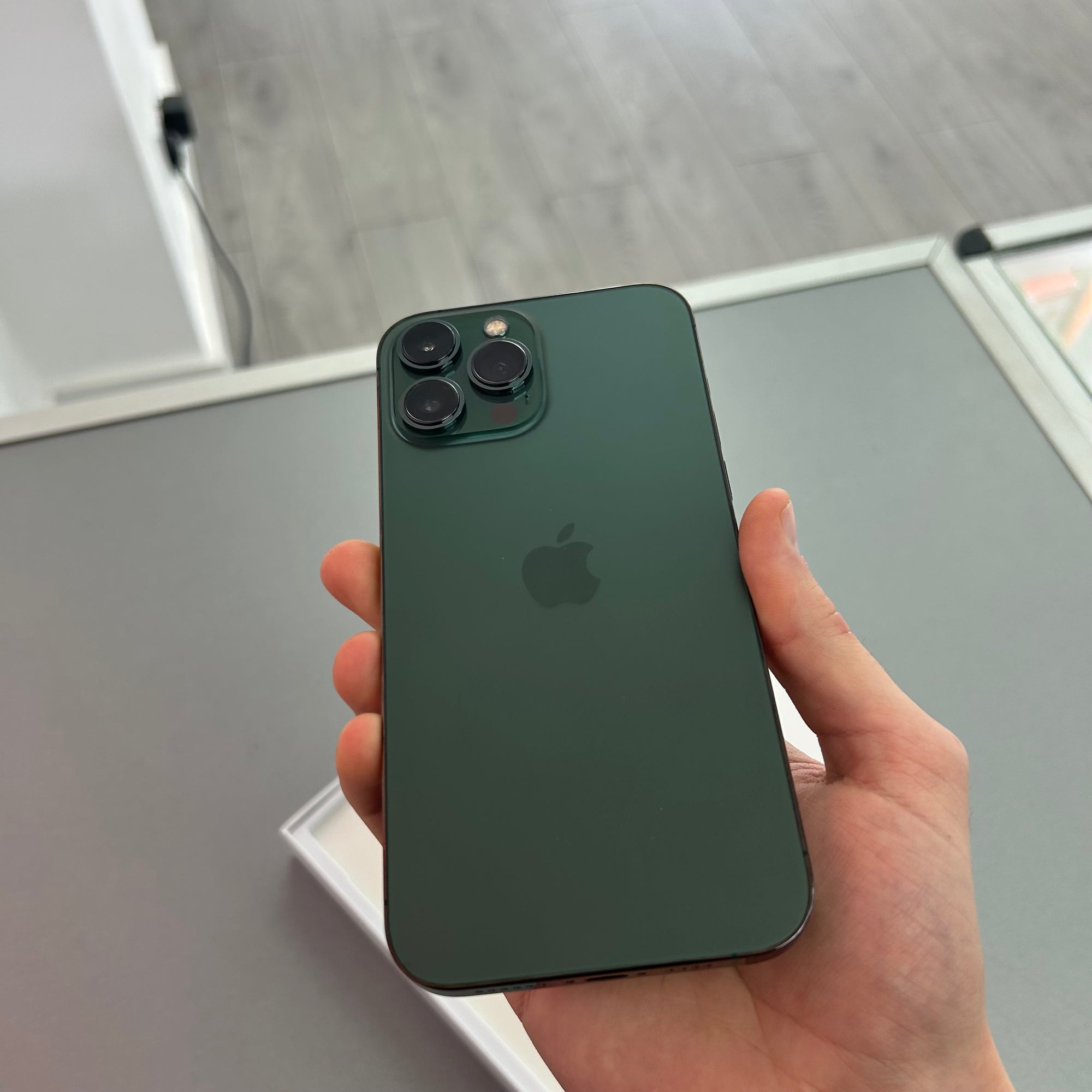 Apple iPhone 13 Pro Max 6.7” 1TB Alpine Green - 100% Battery Health