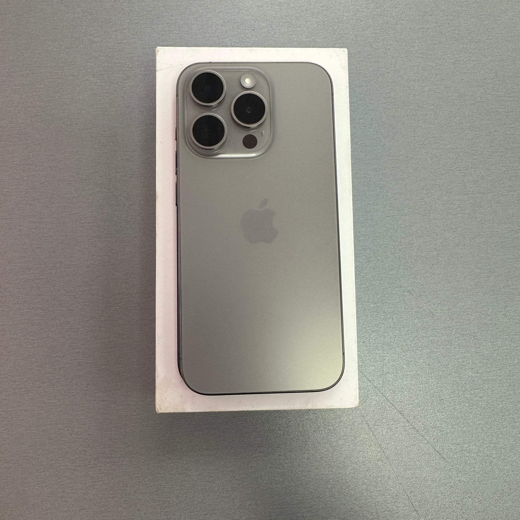 Apple iPhone 15 Pro 128GB - Natural Titanium - 92% Battery Health