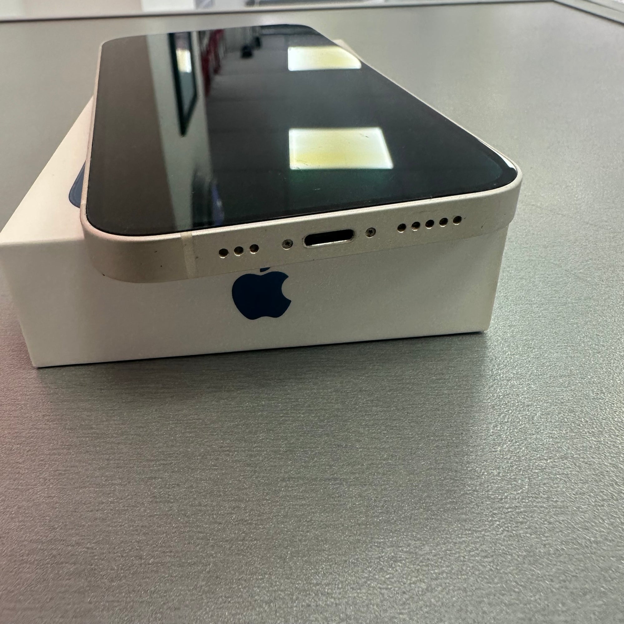 Apple iPhone 13 128GB Starlight - 88% Battery Health