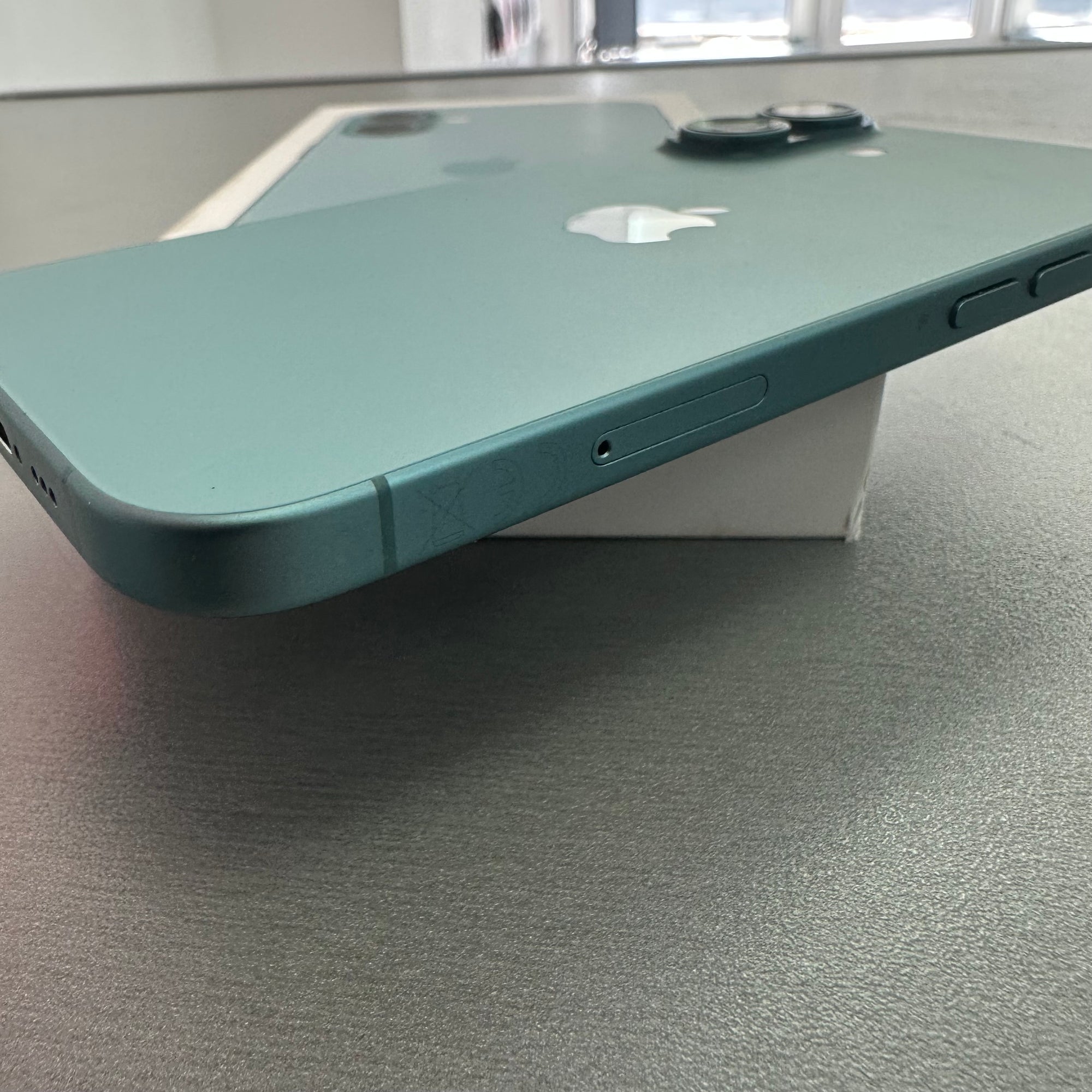 Apple iPhone 16 128GB Teal - 96% Battery Health