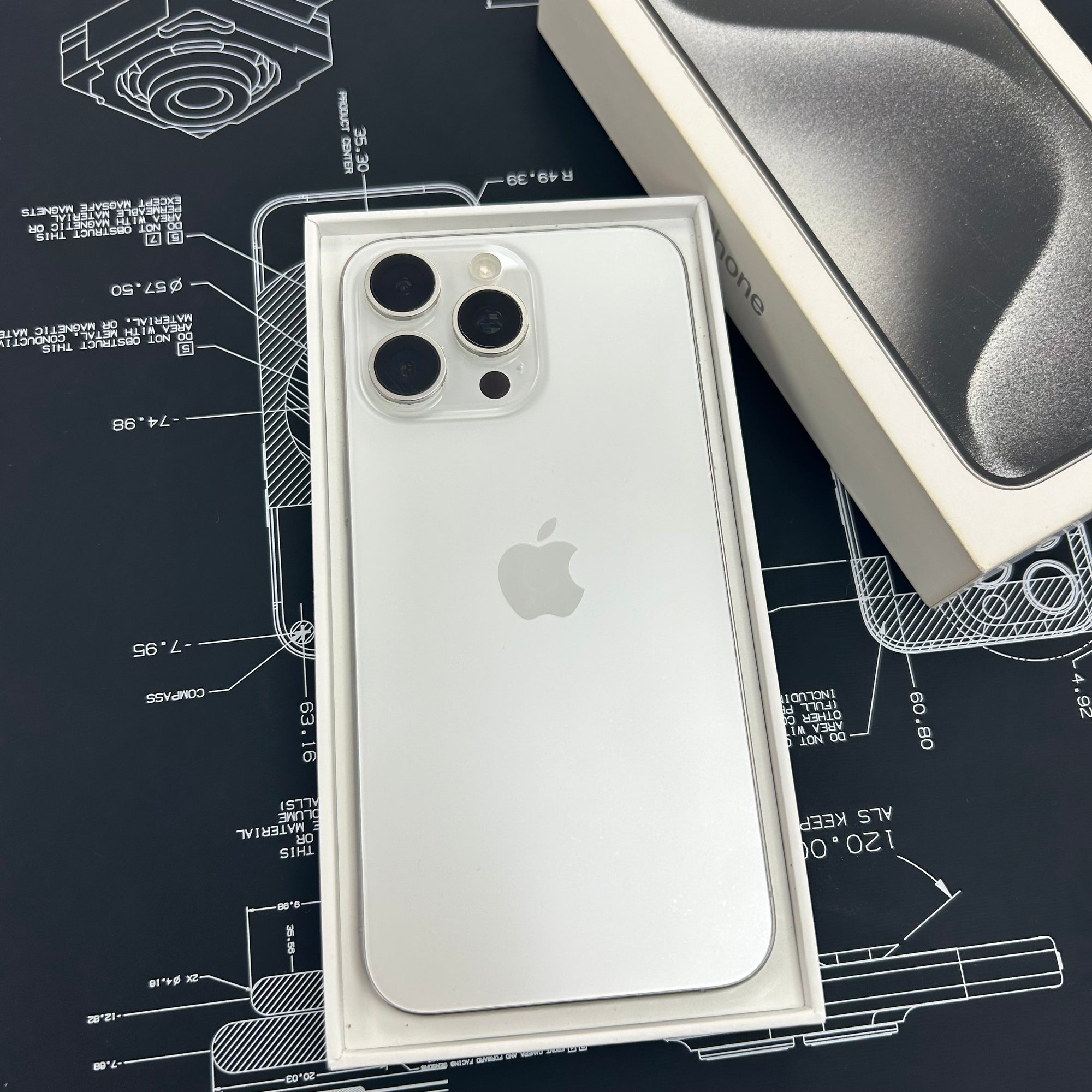 Apple iPhone 15 Pro Max 256GB White Titanium - 100% Battery Health