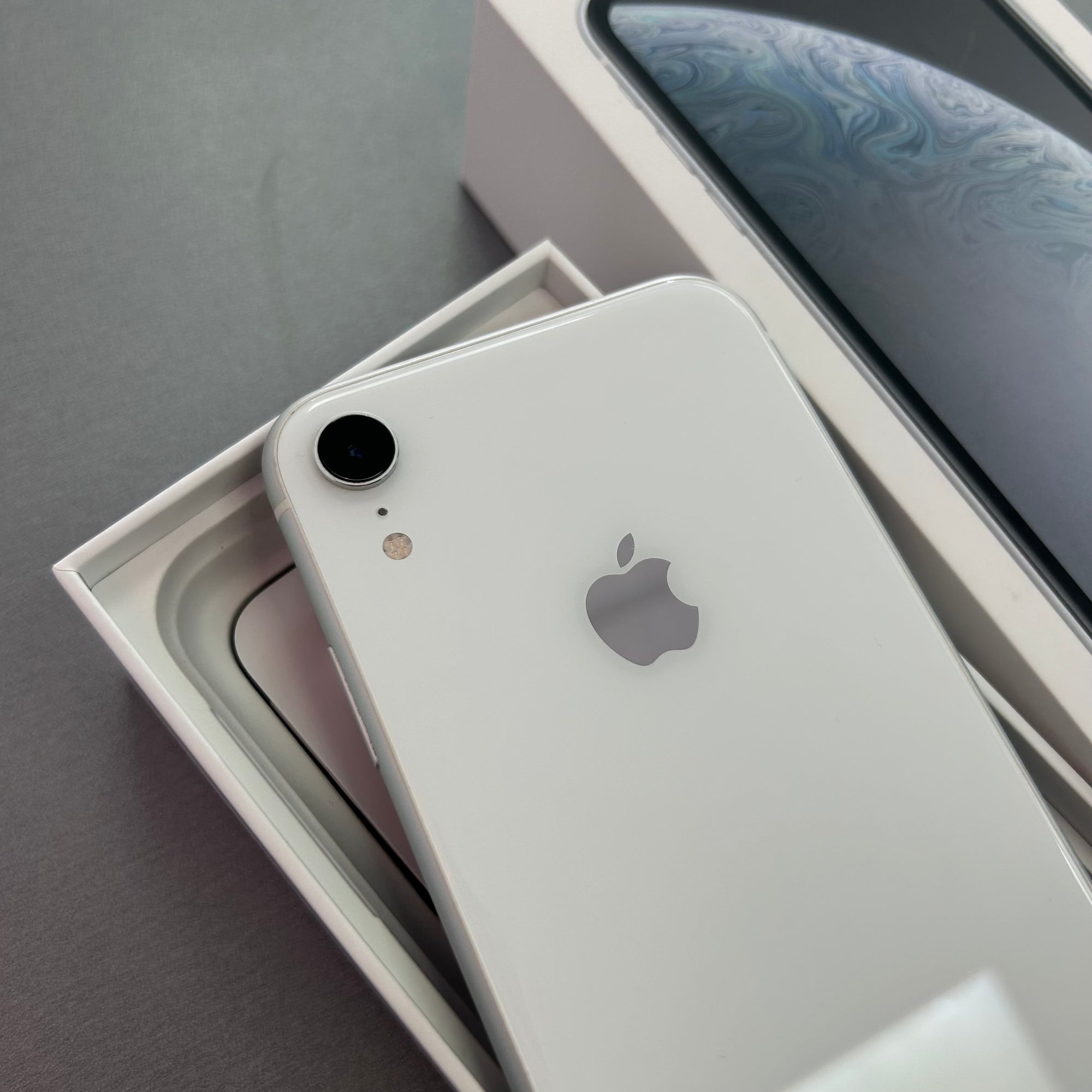 Apple iPhone XR 128GB White 100% Battery Health
